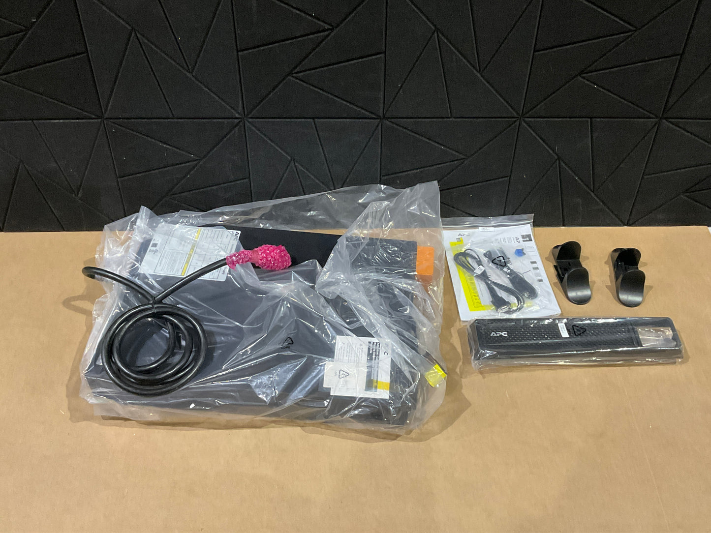 APC-SmartUPS-SRT-3000VA-RM--120v-