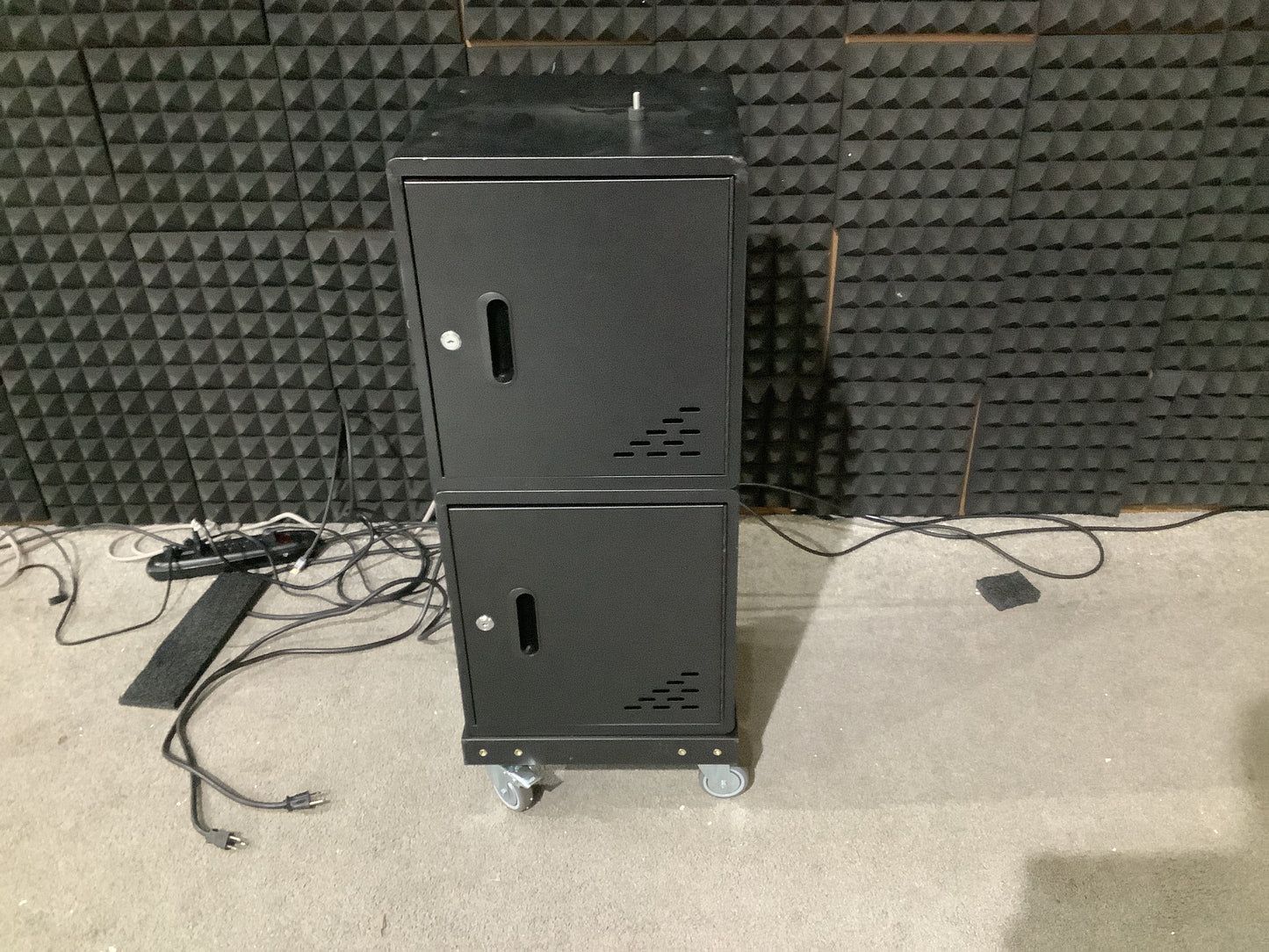 Luxor-2-Modular-Charging-Cabinet
