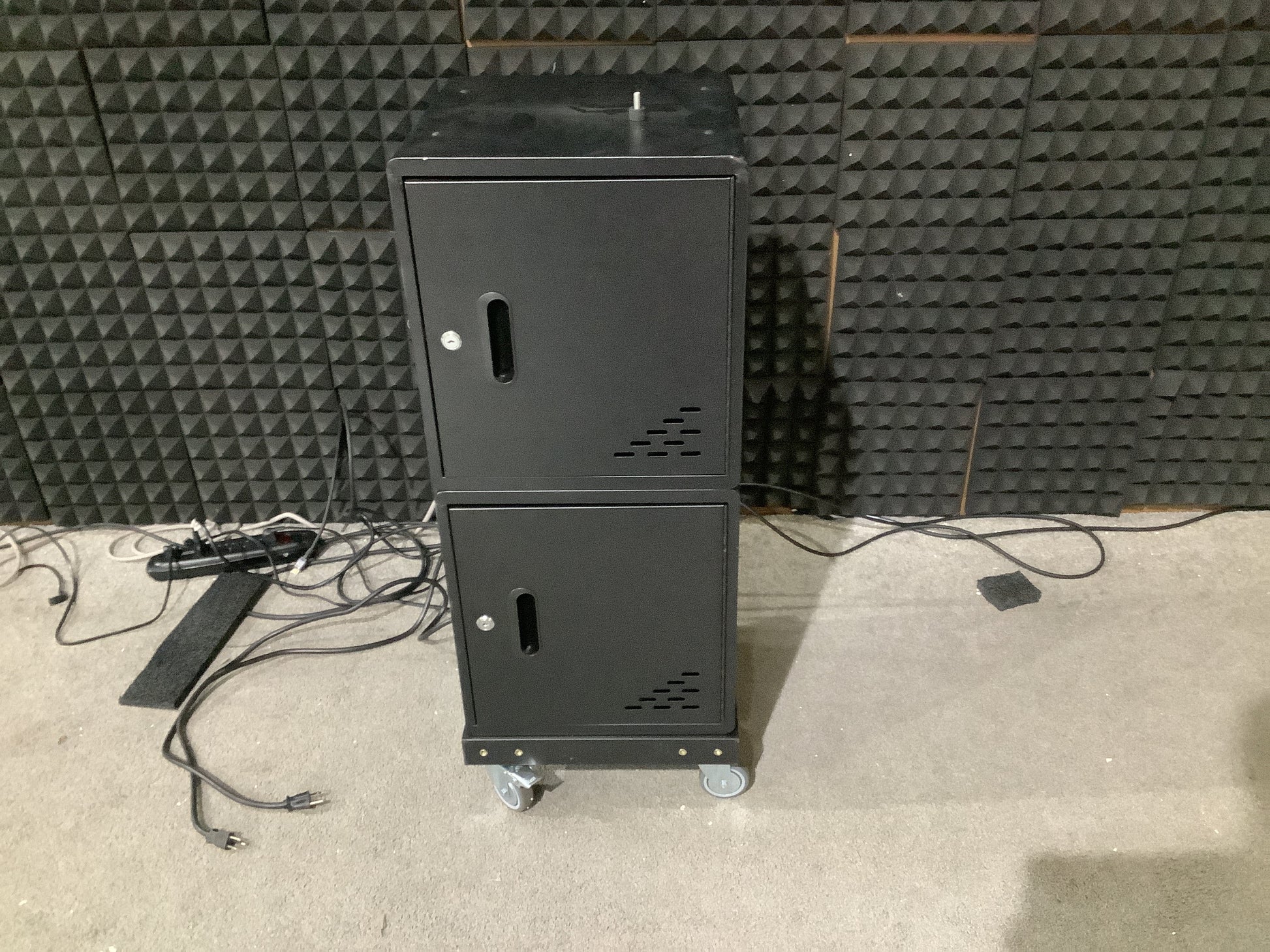 Luxor-2-Modular-Charging-Cabinet