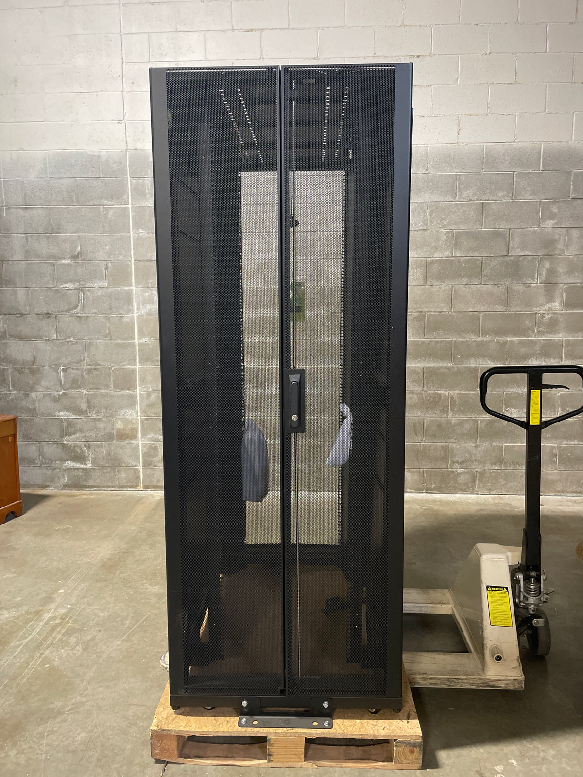 APC-NetShelter-SX-Rack-with-Side-Panels--42U---750mm-x-1200mm-