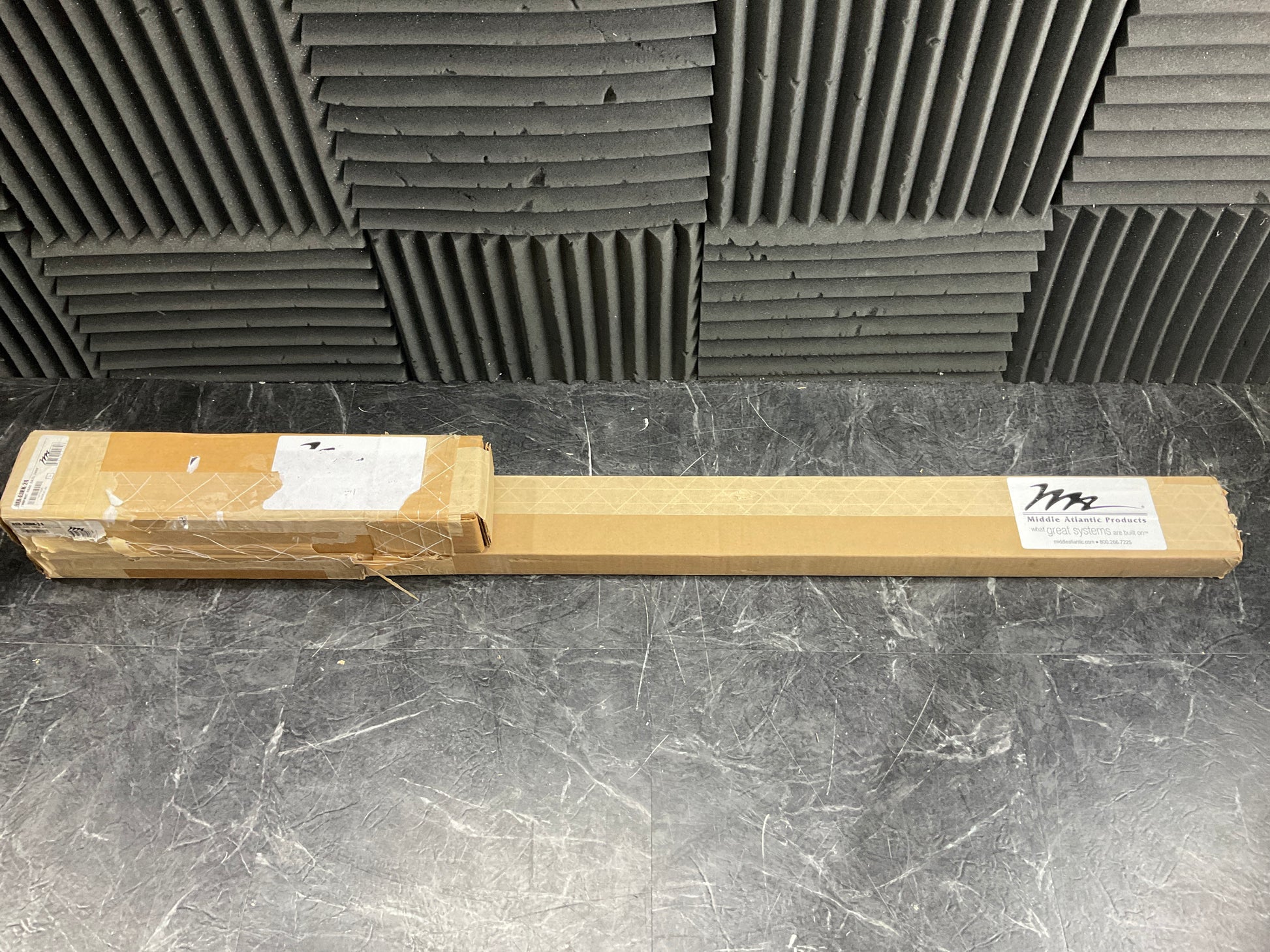 Middle-Atlantic-24-RU-Rackrail