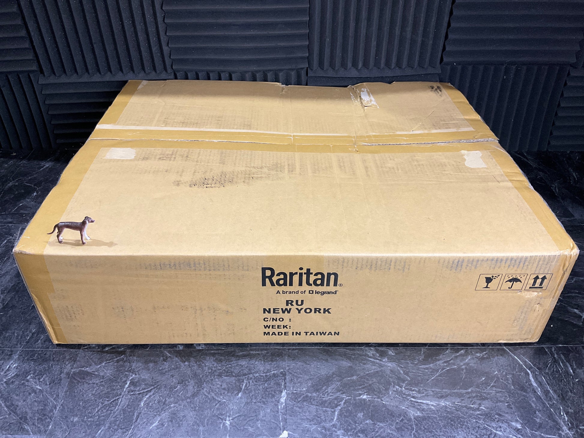 Raritan-Console-Drawer-LCD--19--