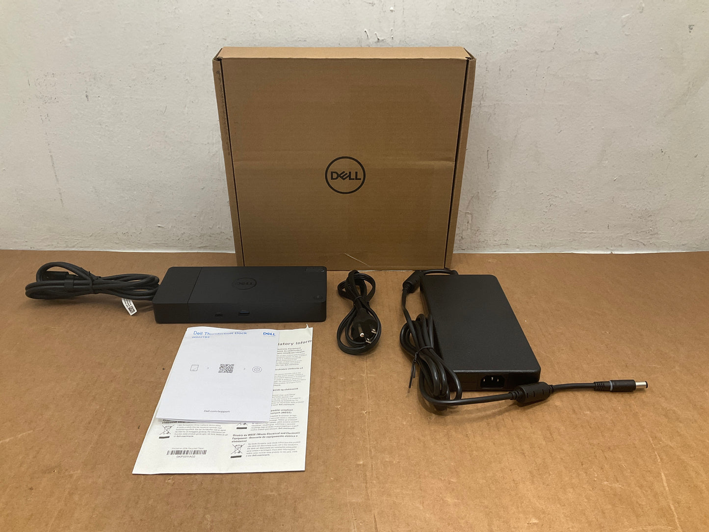 Dell-WD19DCS-Performance-USB-C-Dock--210-watt-