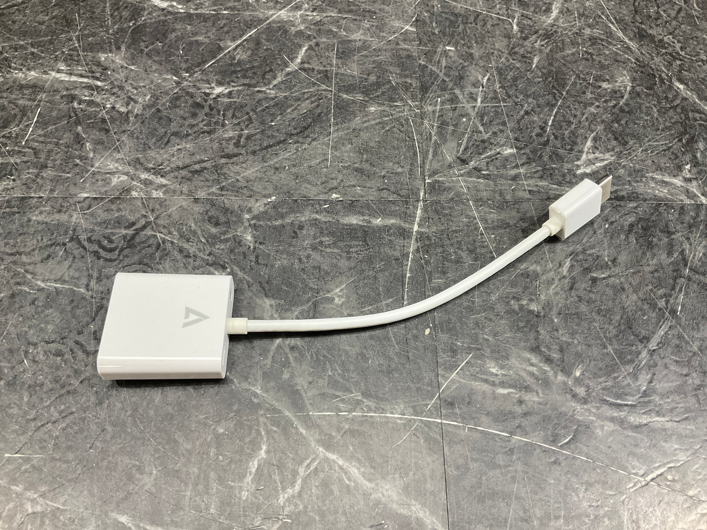 V7-HDMI-to-VGA-Adapter