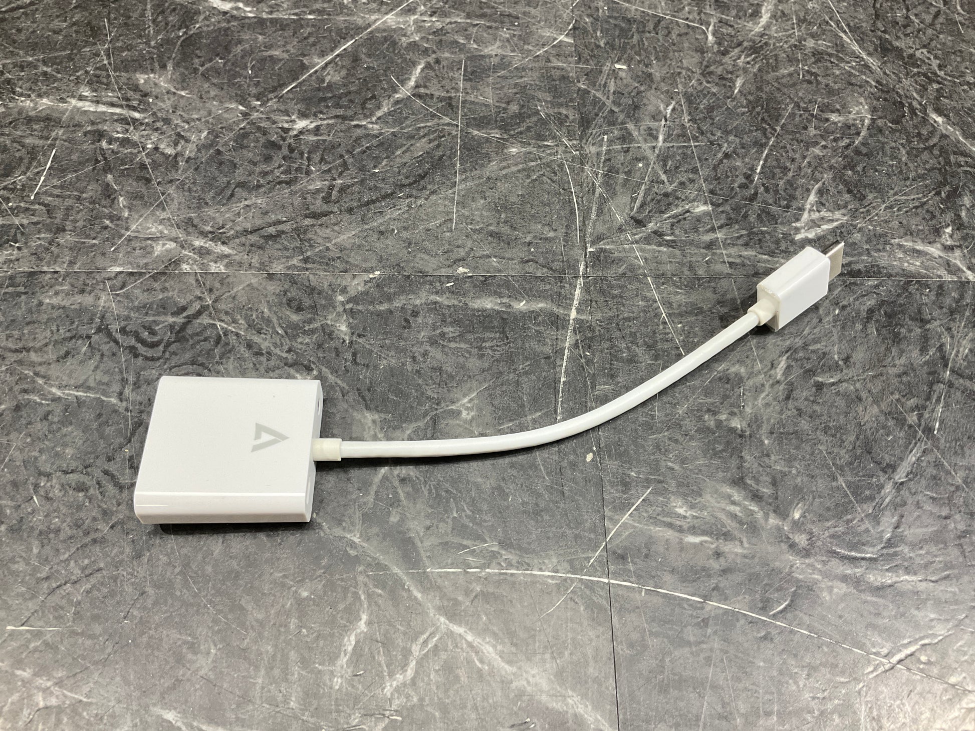 V7-HDMI-to-VGA-Adapter