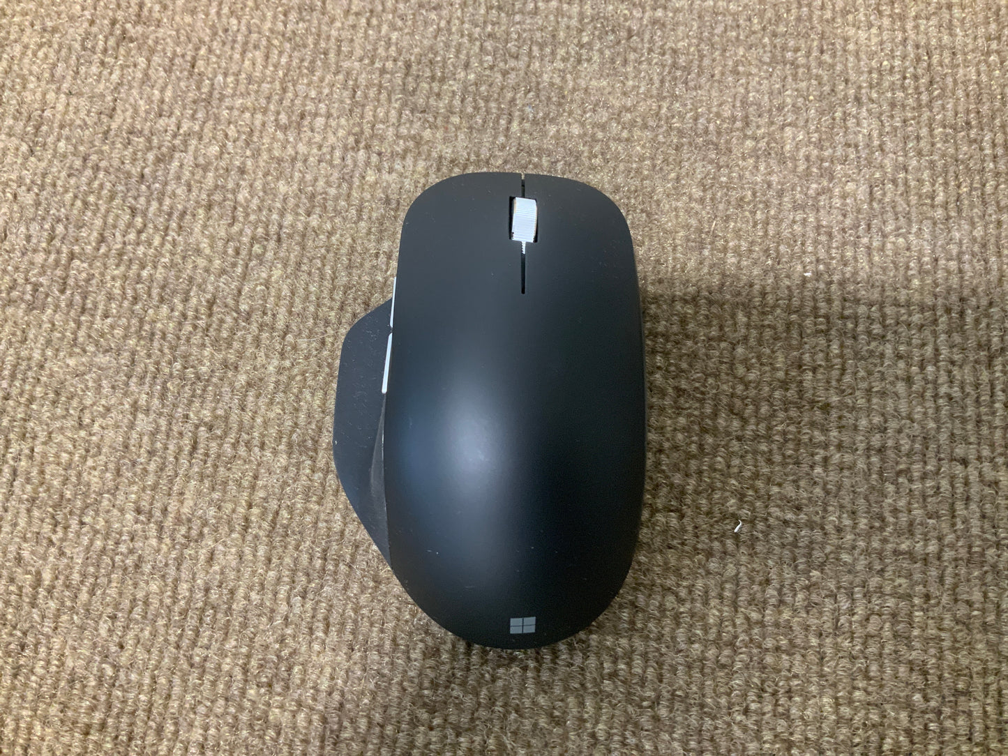 Microsoft-Ergonomic-Bluetooth-Mouse