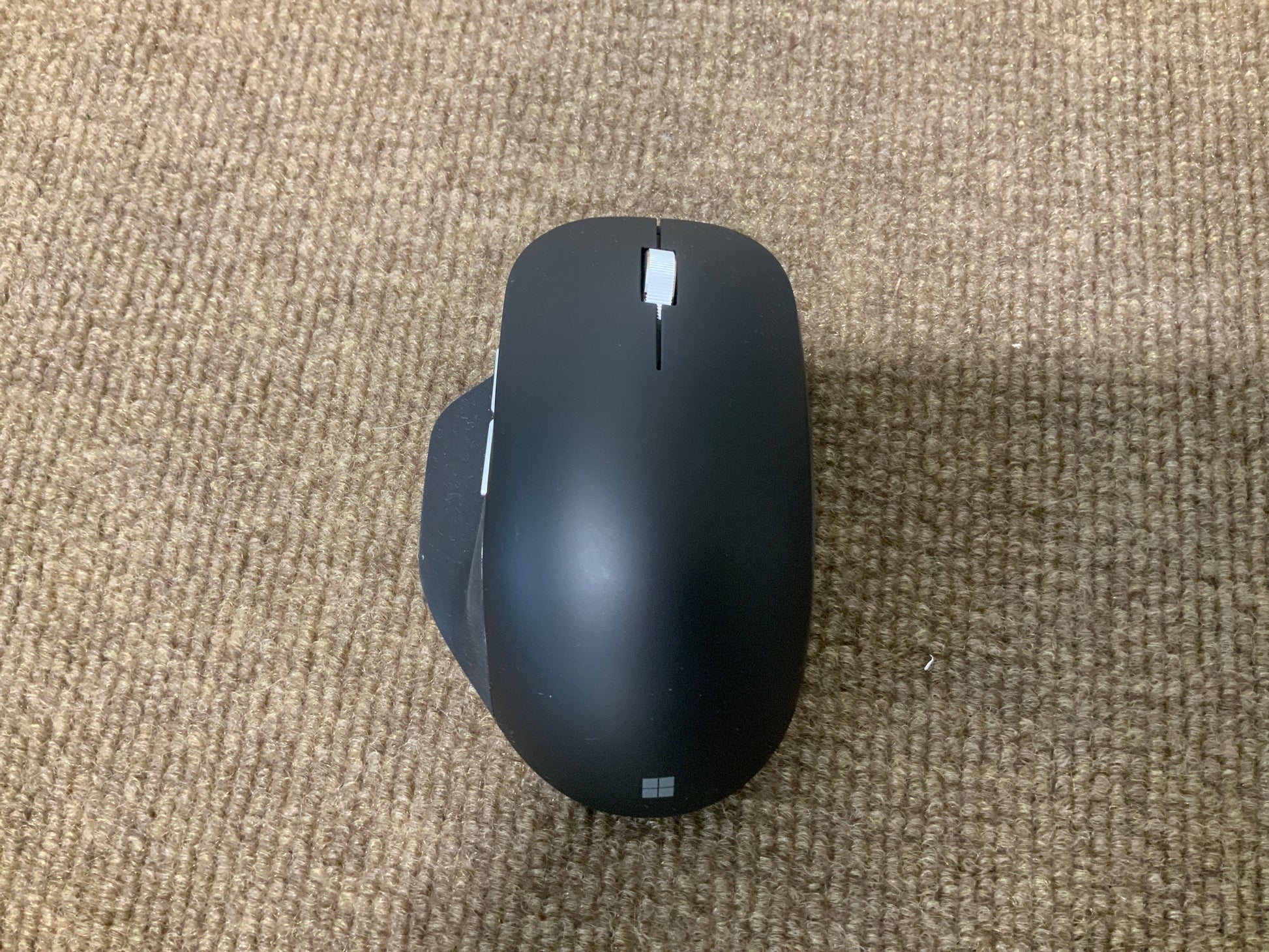 Microsoft-Ergonomic-Bluetooth-Mouse