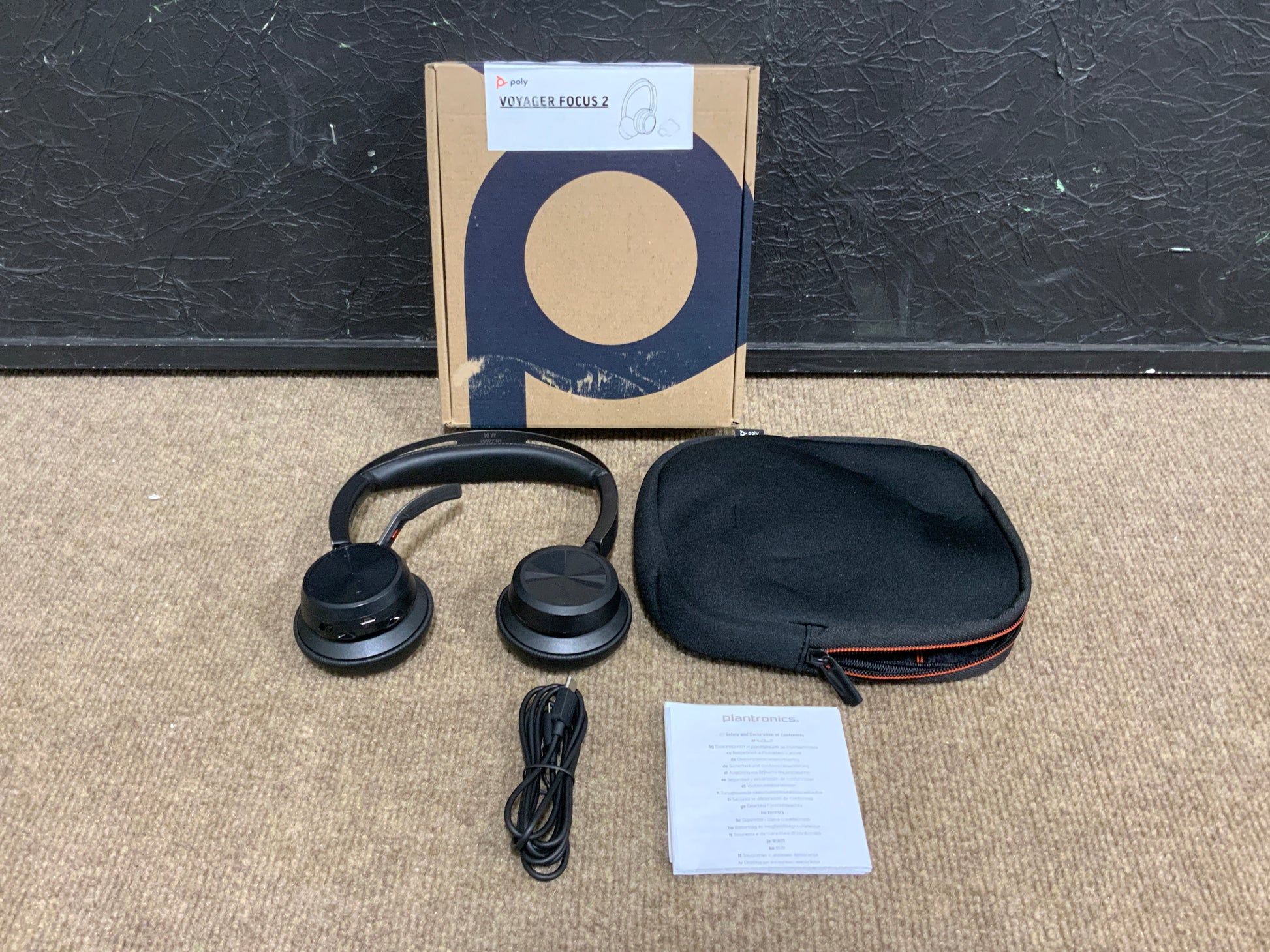 Plantronics-Voyager-Focus-2-UC-Bluetooth-Headset