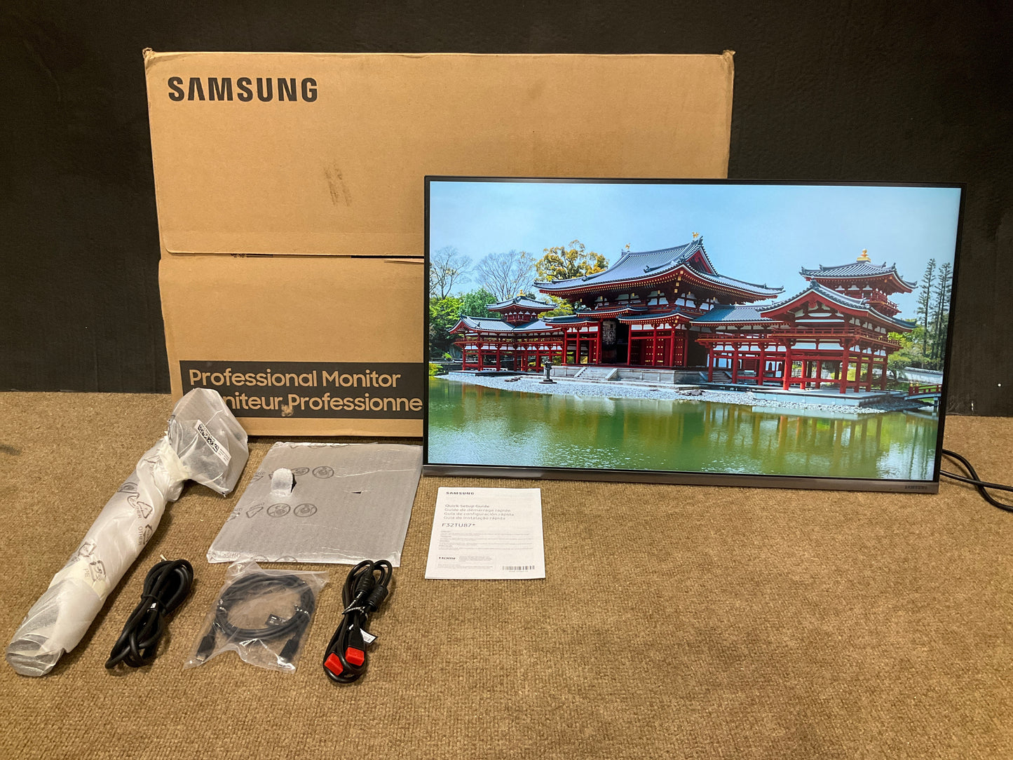 Samsung-TU874-31-5--Thunderbolt3-LED-LCD-DIsplay--4K-