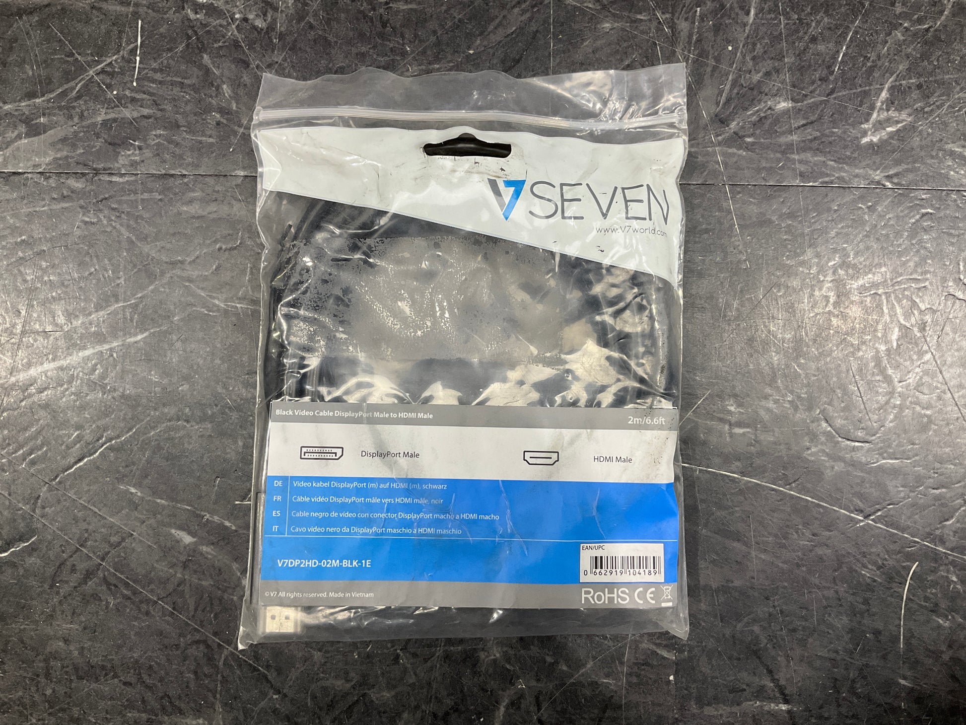 V7-DisplayPort-to-HDMI-Cable