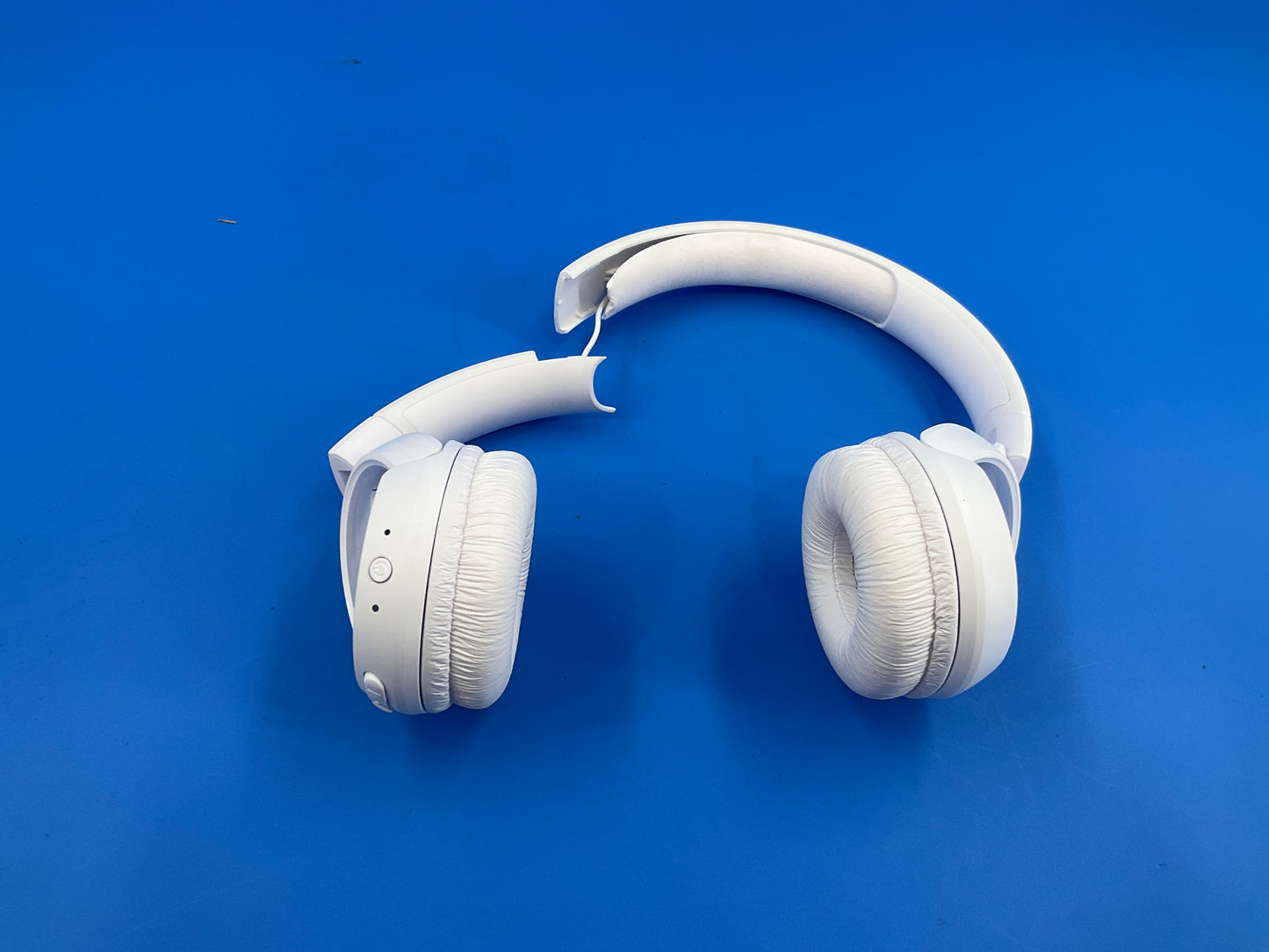 JBL-Tune-On-Ear-Headphones--white-