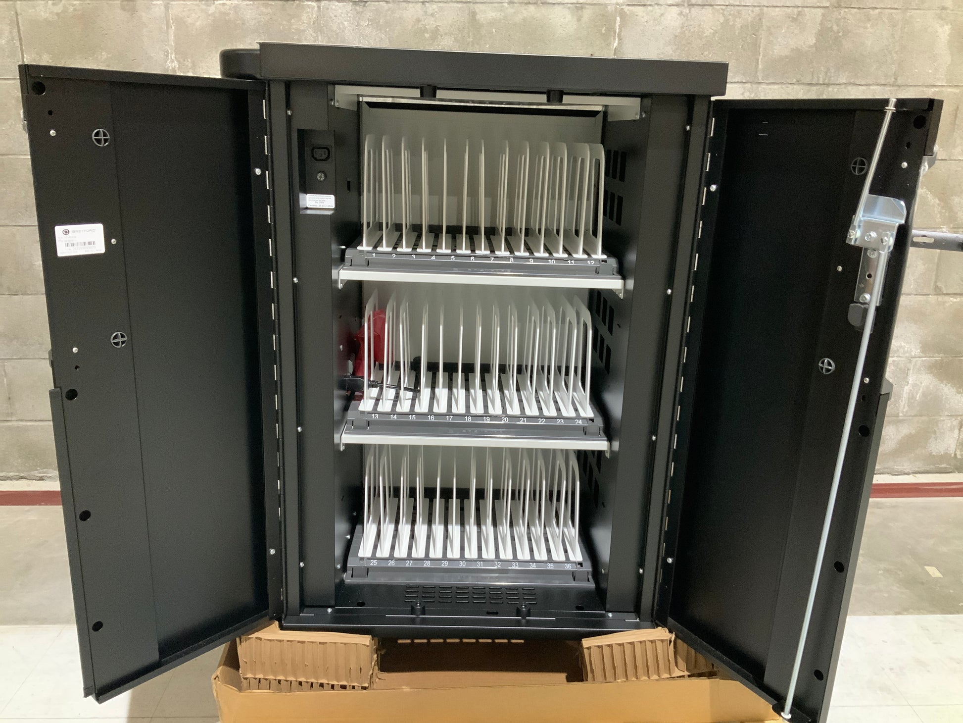 Bretford-CoreX-Laptop-Storage-Cart-36