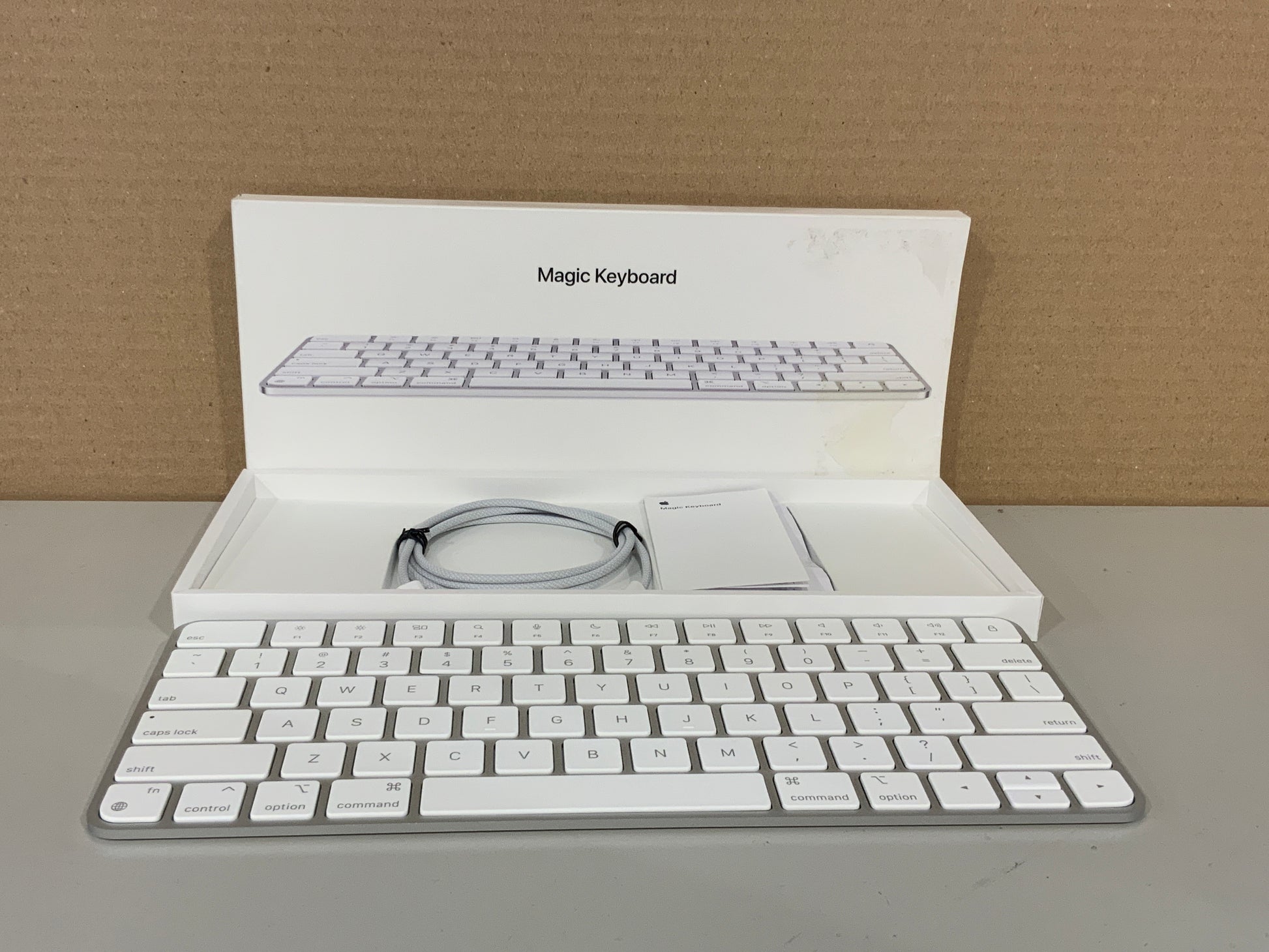 Apple-Magic-Keyboard--2021-