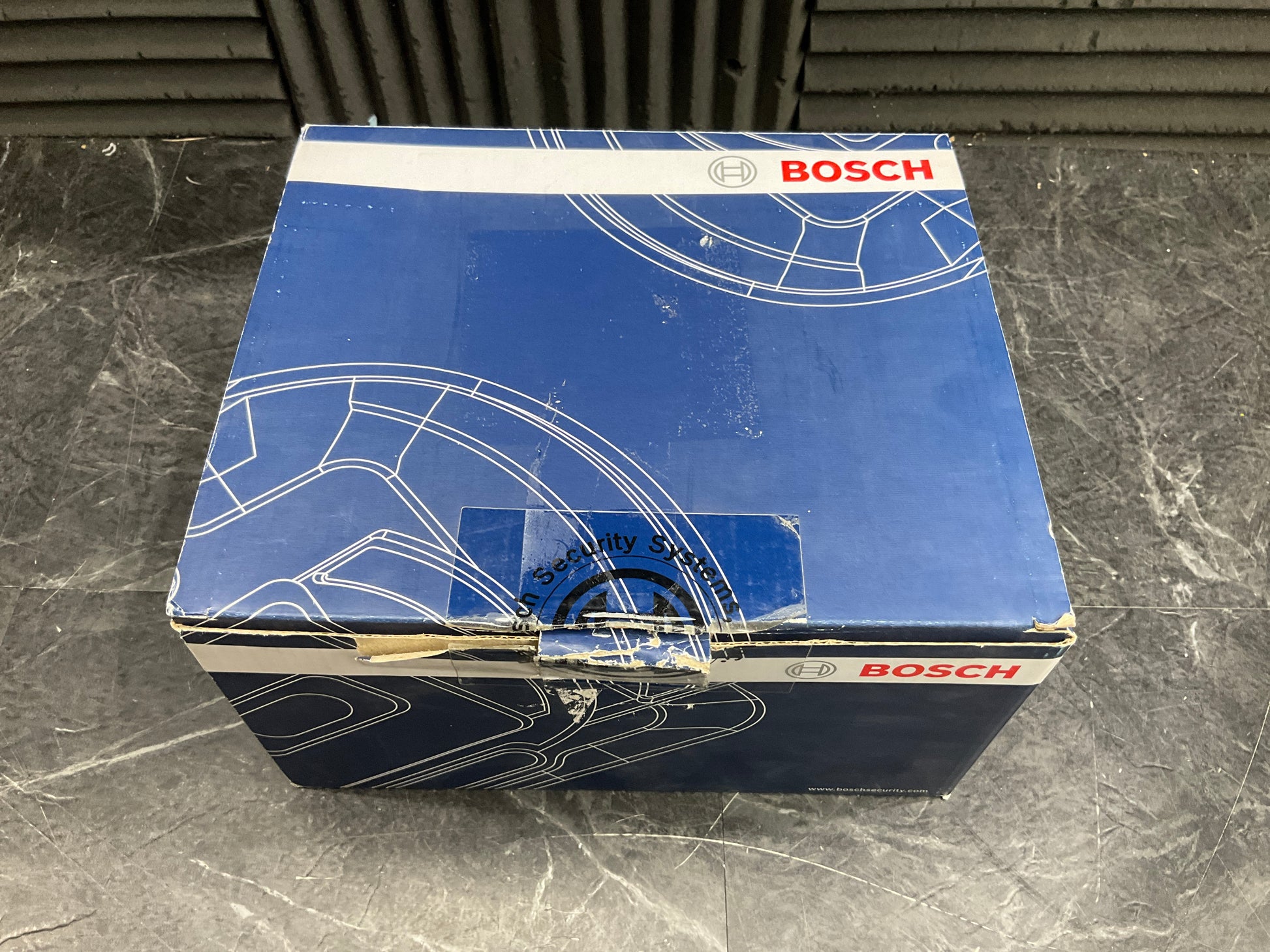 Bosch-Wall-Mount-Plate--White,-Aluminum-Alloy-
