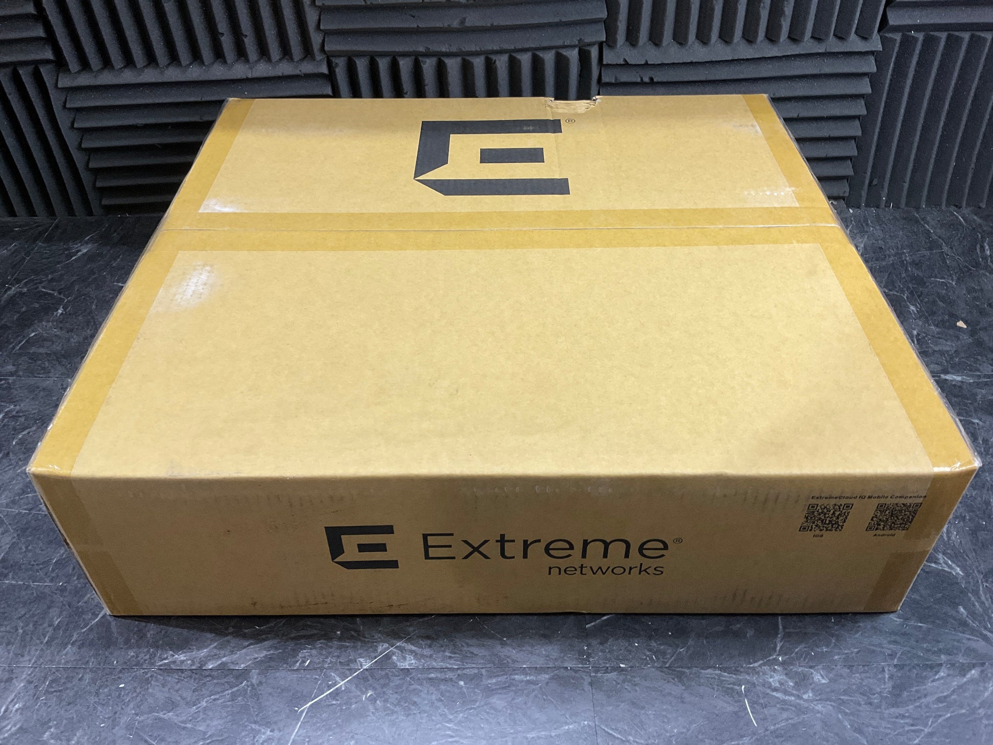 Extreme-Networks-ExtremeSwitching-5520-48-port-10-100-1000-PoE-Switch