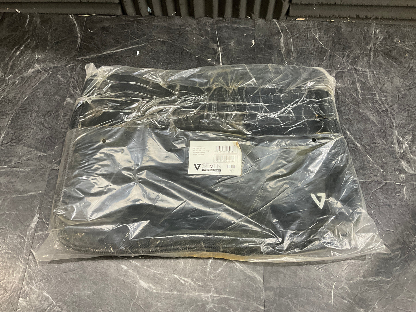 V7-Vantage-Laptop-Sleeve