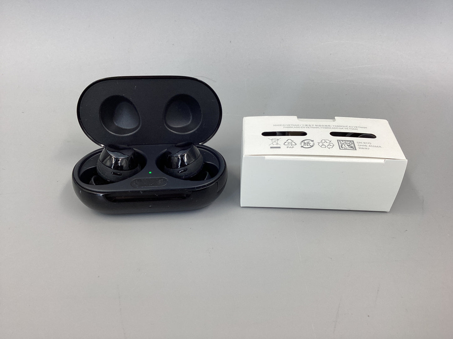 Samsung-Galaxy-Buds-Plus--black-