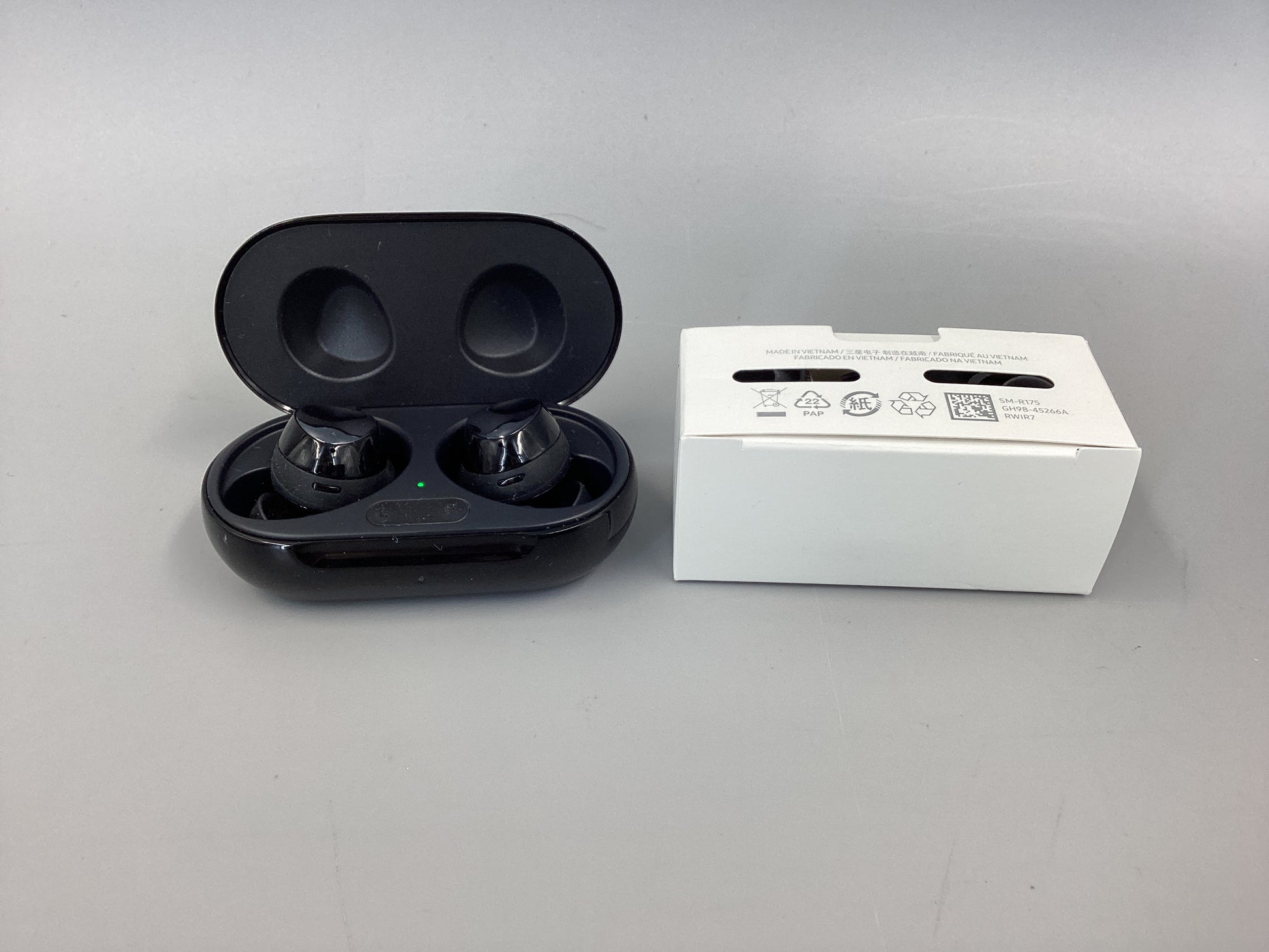 Samsung-Galaxy-Buds-Plus--black-