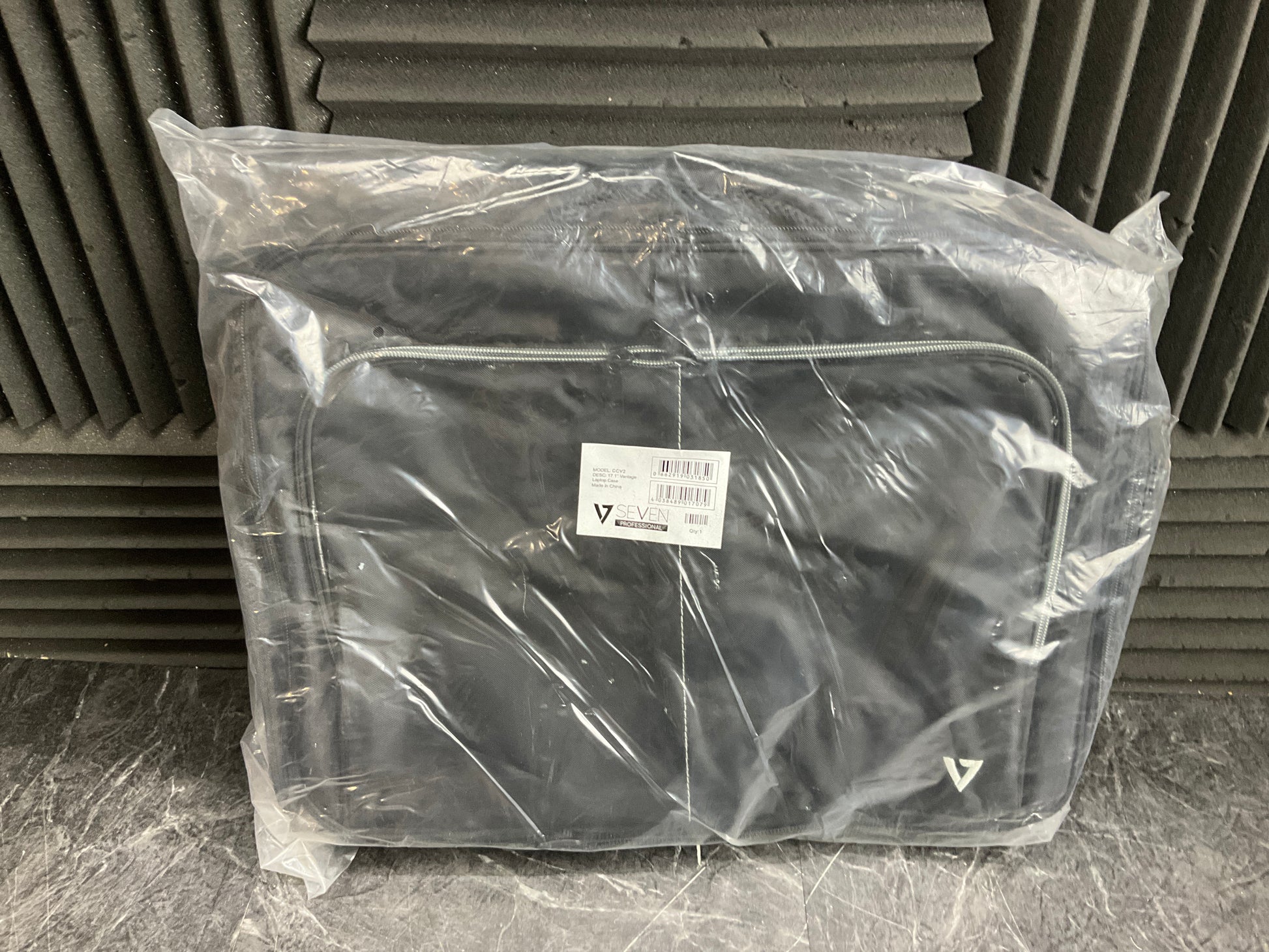 V7-Vantage-Front-Loading-Laptop-Carrying-Case