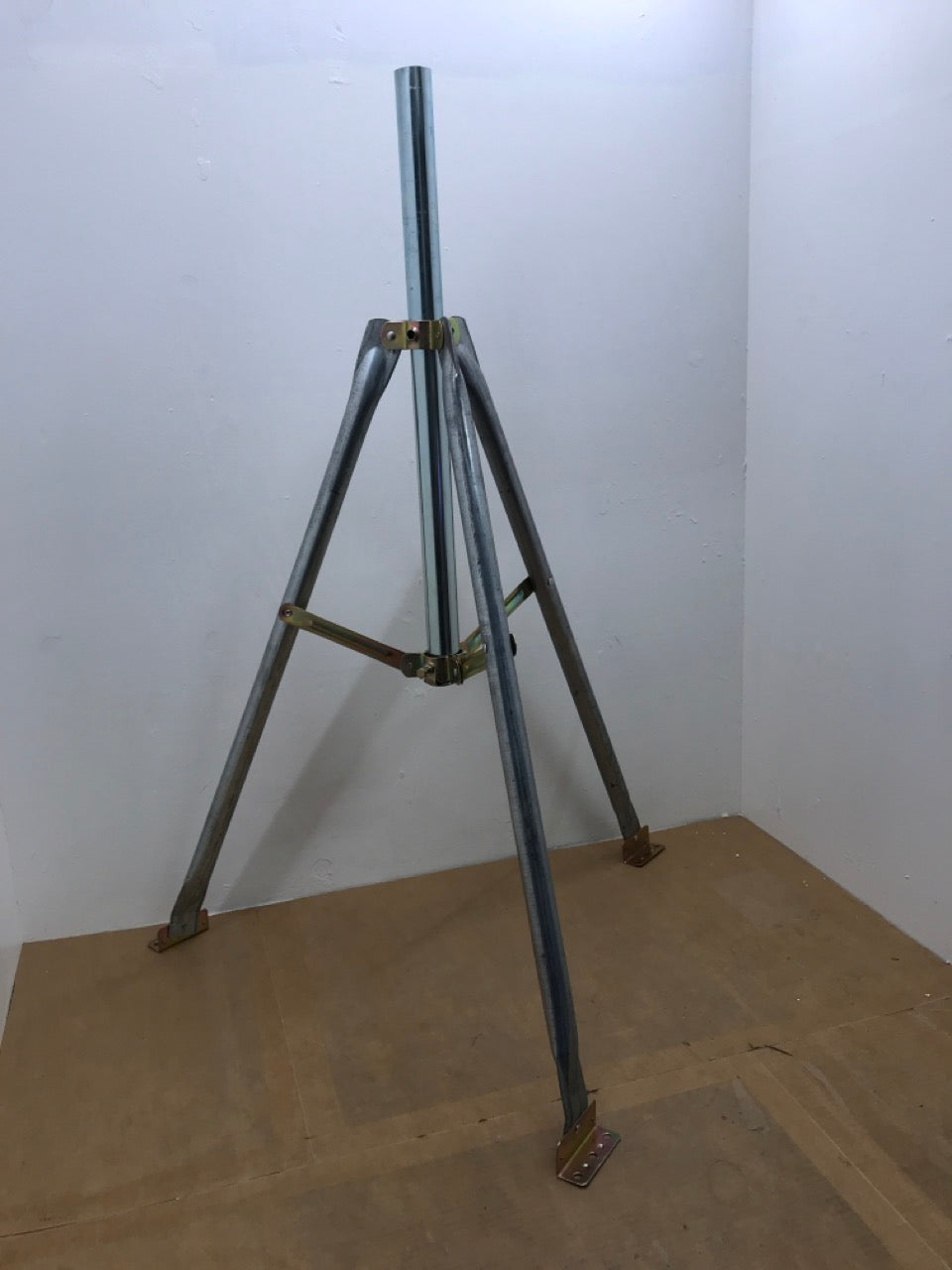 Steren-Satellite-Antenna-Tripod