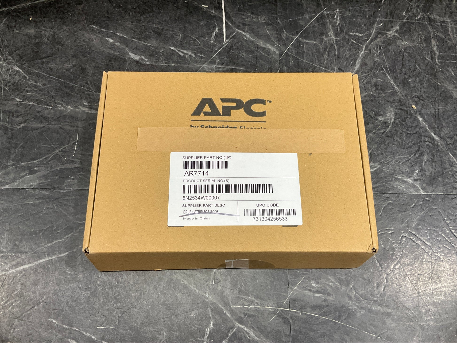 APC-NetShelter-Rack-Roof-Brush-Strip--SX-