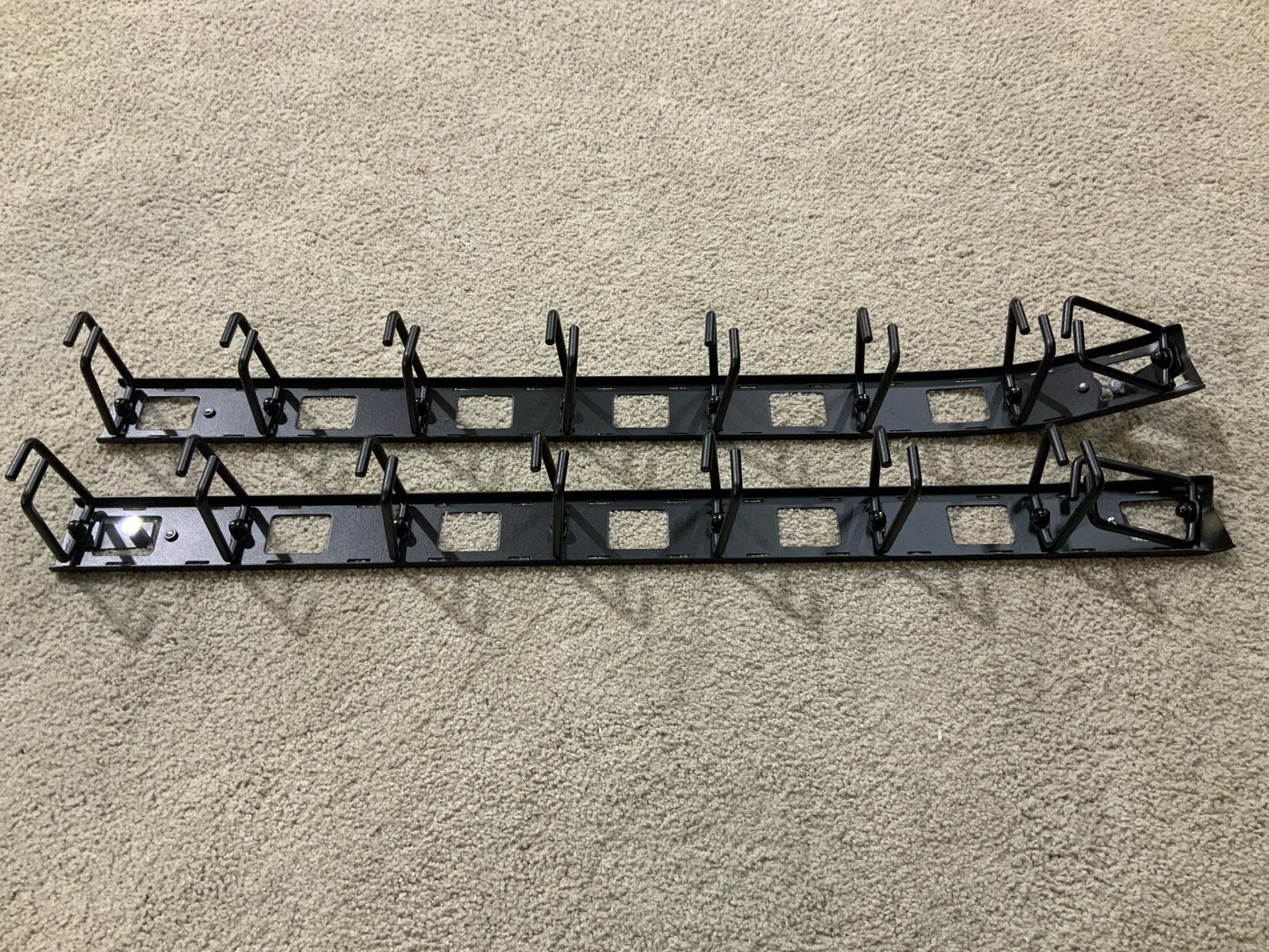 APC-NetShelter-Vertical-Cable-Management-Panel