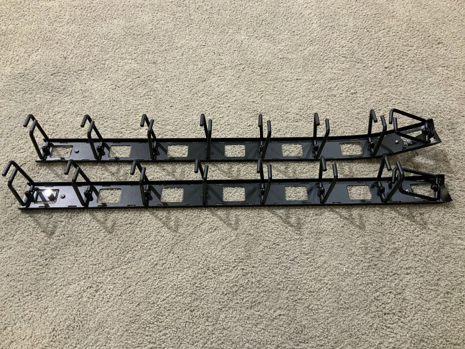 APC-NetShelter-Vertical-Cable-Management-Panel