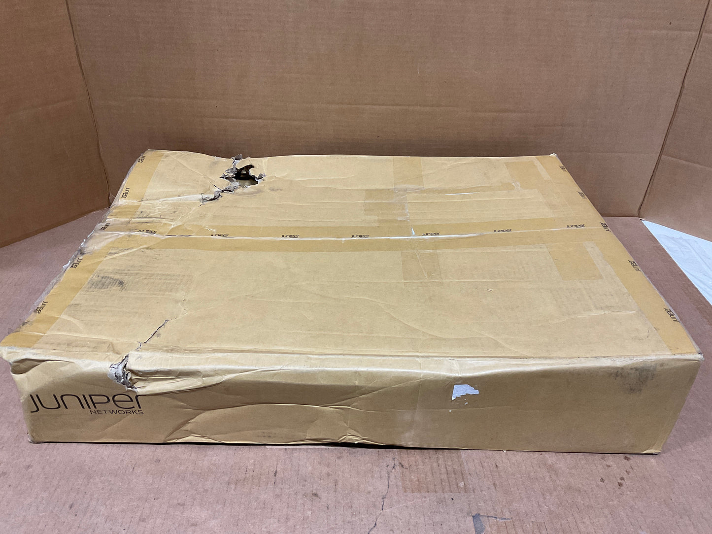 Juniper-Networks-QFX5110-48-port-10-Gigabit-SFP---4-port-40-100-Gigabit-QSFP28-Switch