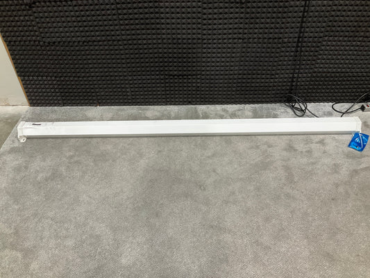 Da-Lite-Model-C-HDTV-Projector-Screen--54-x96--