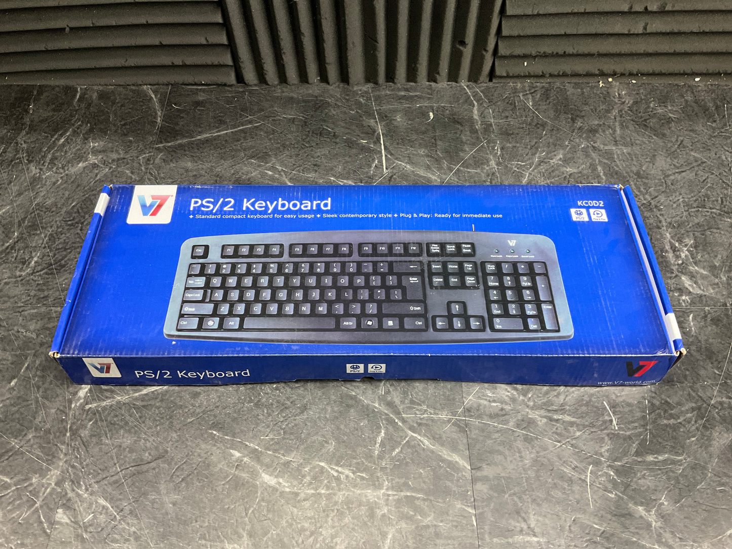 V7-PS-2-Keyboard