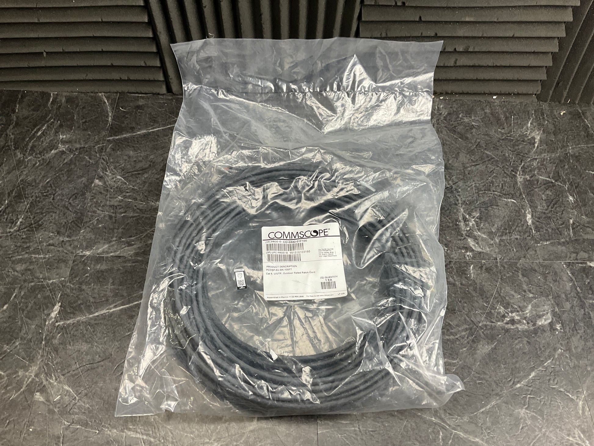 CommScope-Cat6-U-UTP-Patch-Cord--100-FT-