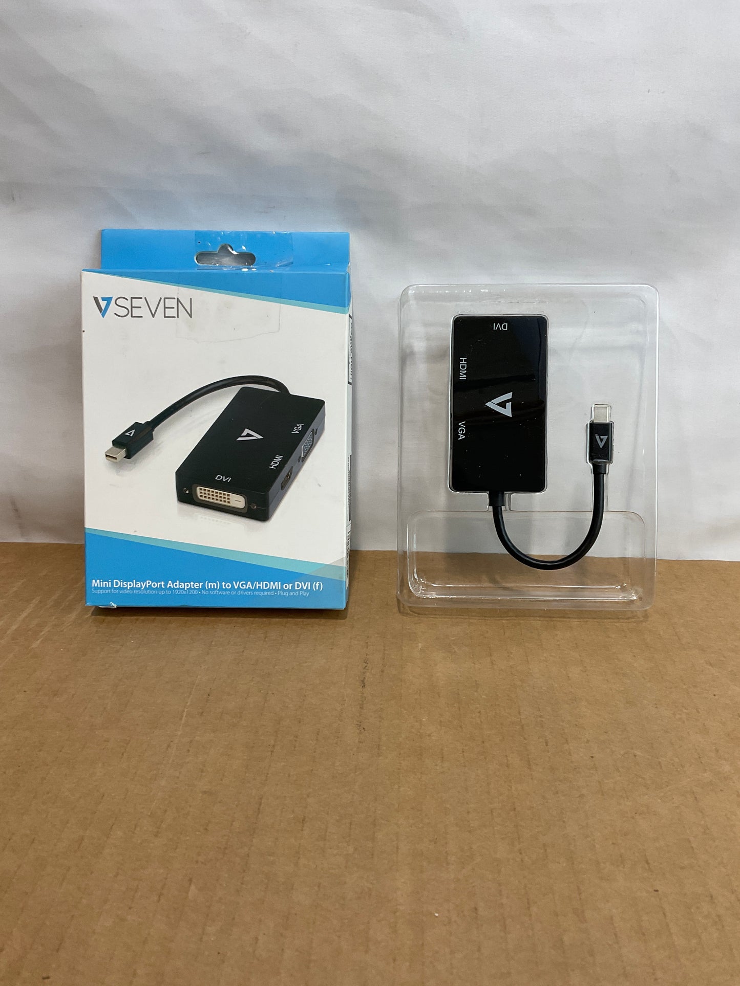 V7-Mini-DisplayPort-to-VGA-DVI-HDMI-Adapter