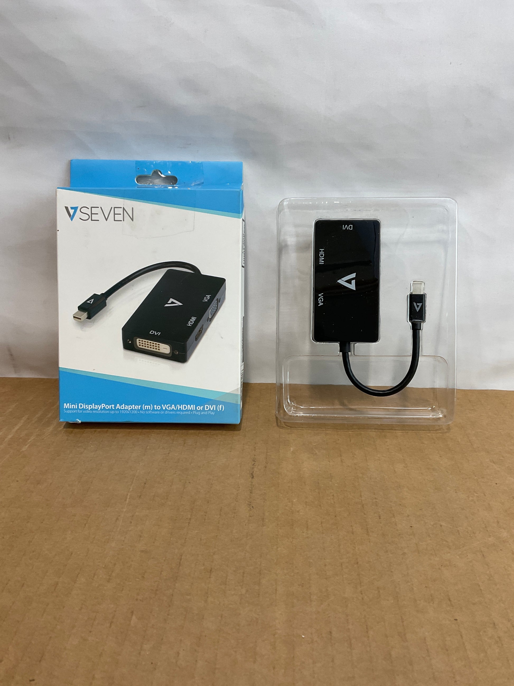 V7-Mini-DisplayPort-to-VGA-DVI-HDMI-Adapter