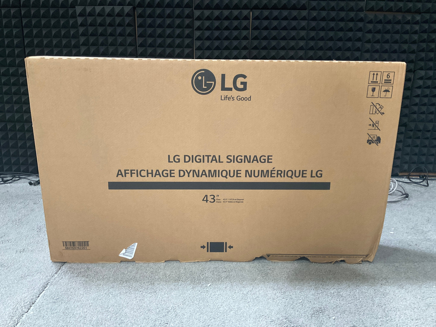 LG-43--Commercial-Signage-Display--4K-