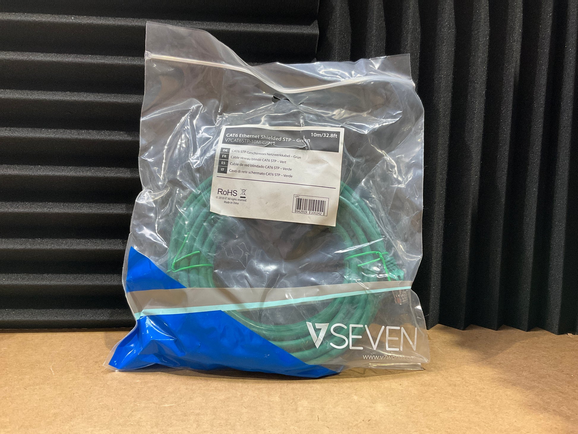 V7-STP-RJ45-CAT-6-Patch-Cable,-Snagless-Molded---10-meters--green-
