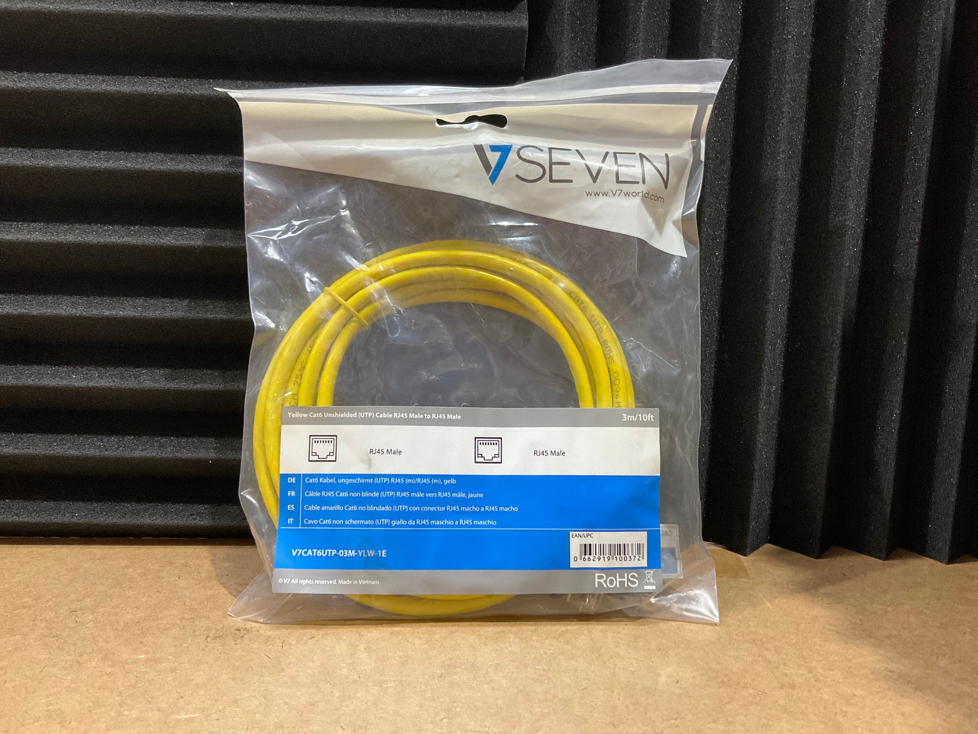 V7-RJ45-CAT-6-Patch-Cable,-Snagless-Molded---10-feet--yellow-