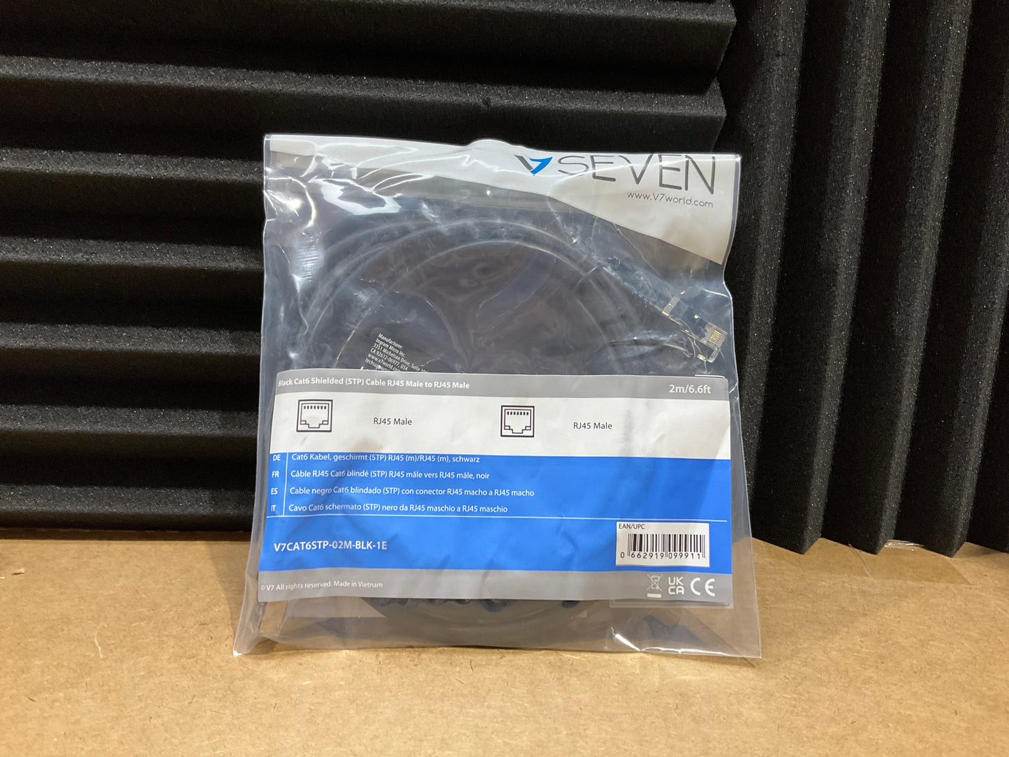 V7-STP-RJ45-CAT-6-Patch-Cable,-Snagless-Molded---2-meters--black-