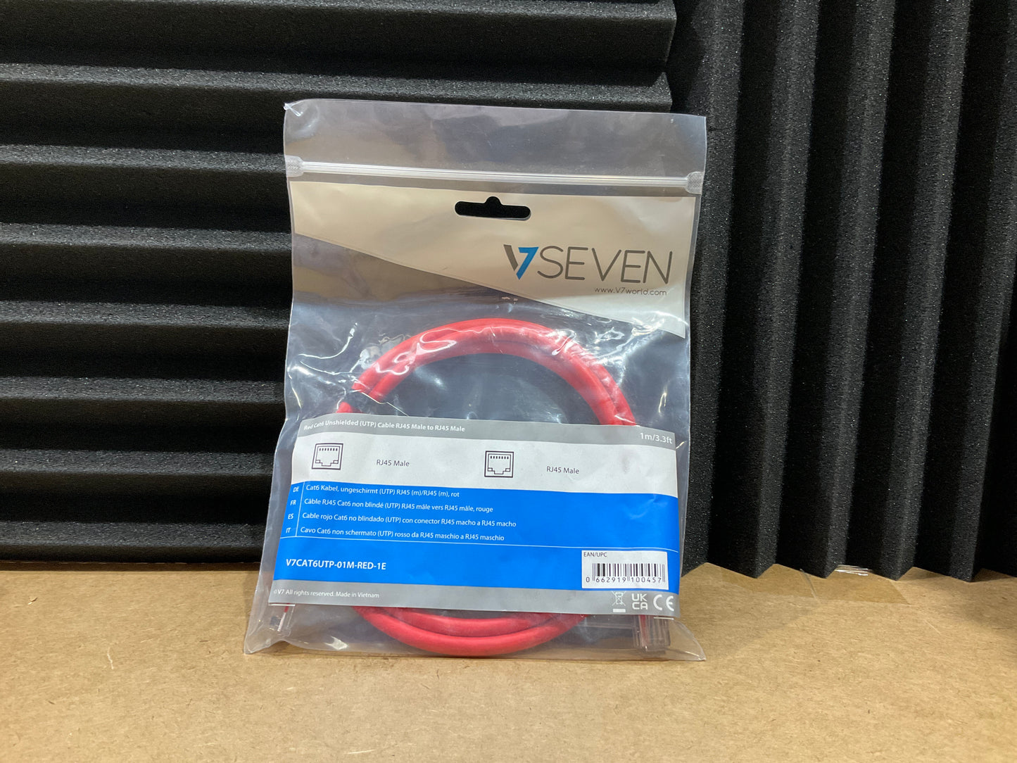 V7-STP-RJ45-CAT-6-Patch-Cable,-Snagless-Molded---1-meter--red-