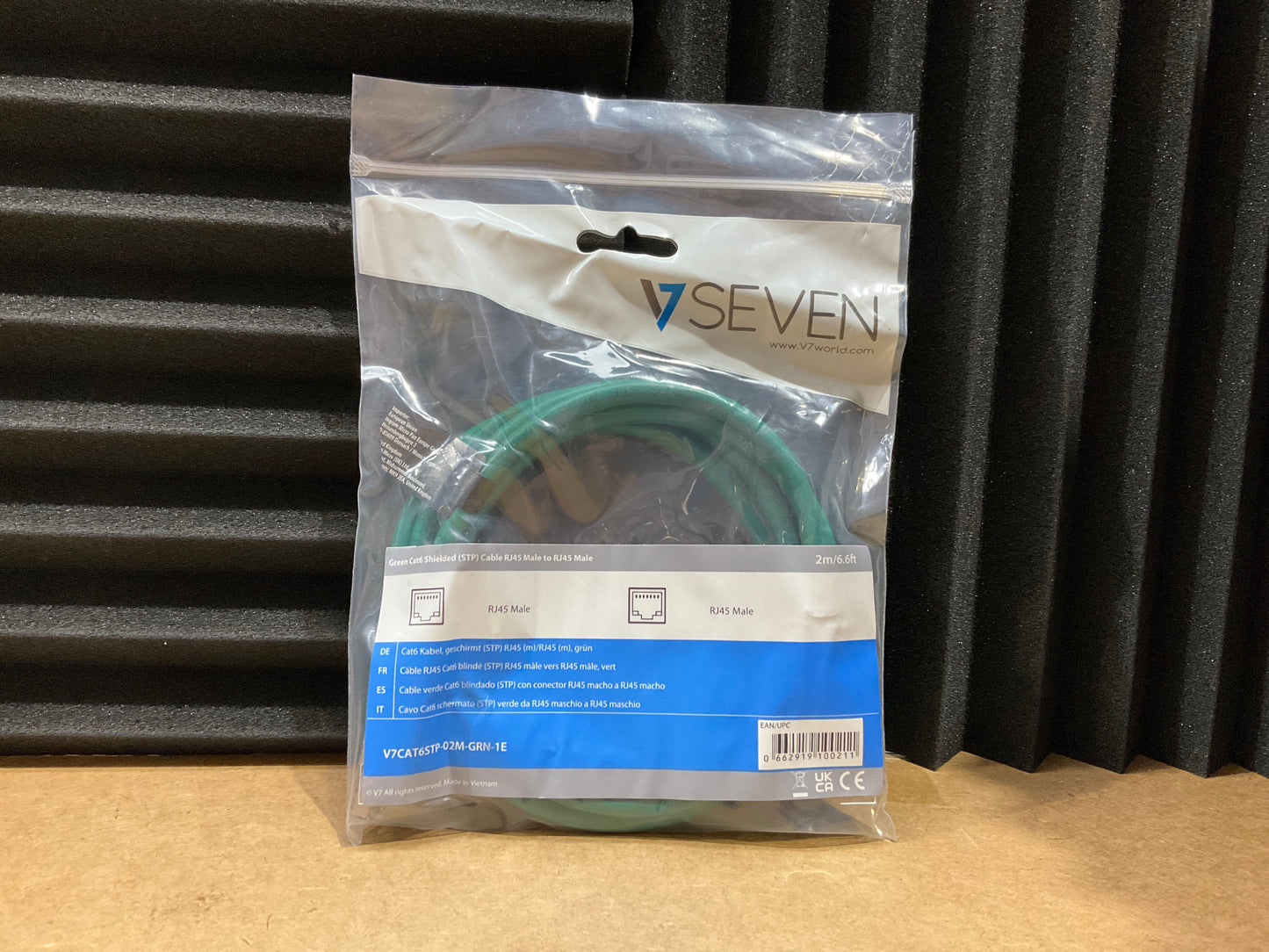 V7-STP-RJ45-CAT-6-Patch-Cable,-Snagless-Molded---2-meters--green-