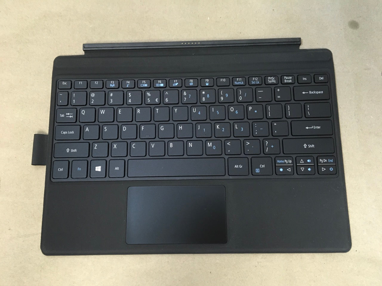 Microsoft-Surface-Pro-Type-Cover--black-