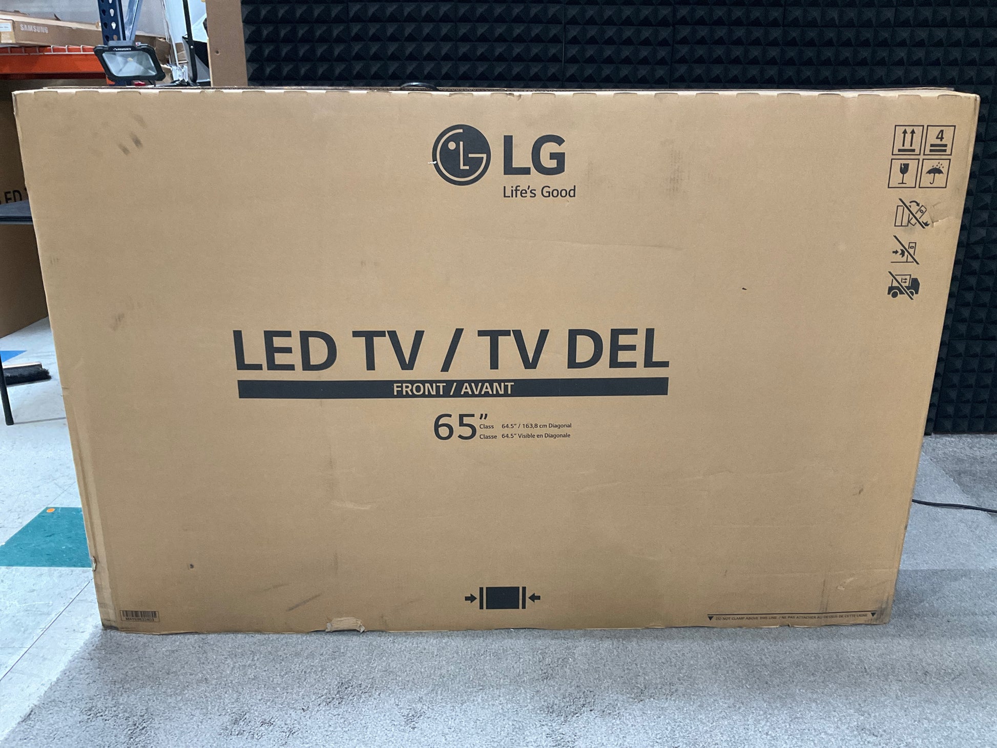 LG-65--Commercial-Signage-Display--4K-