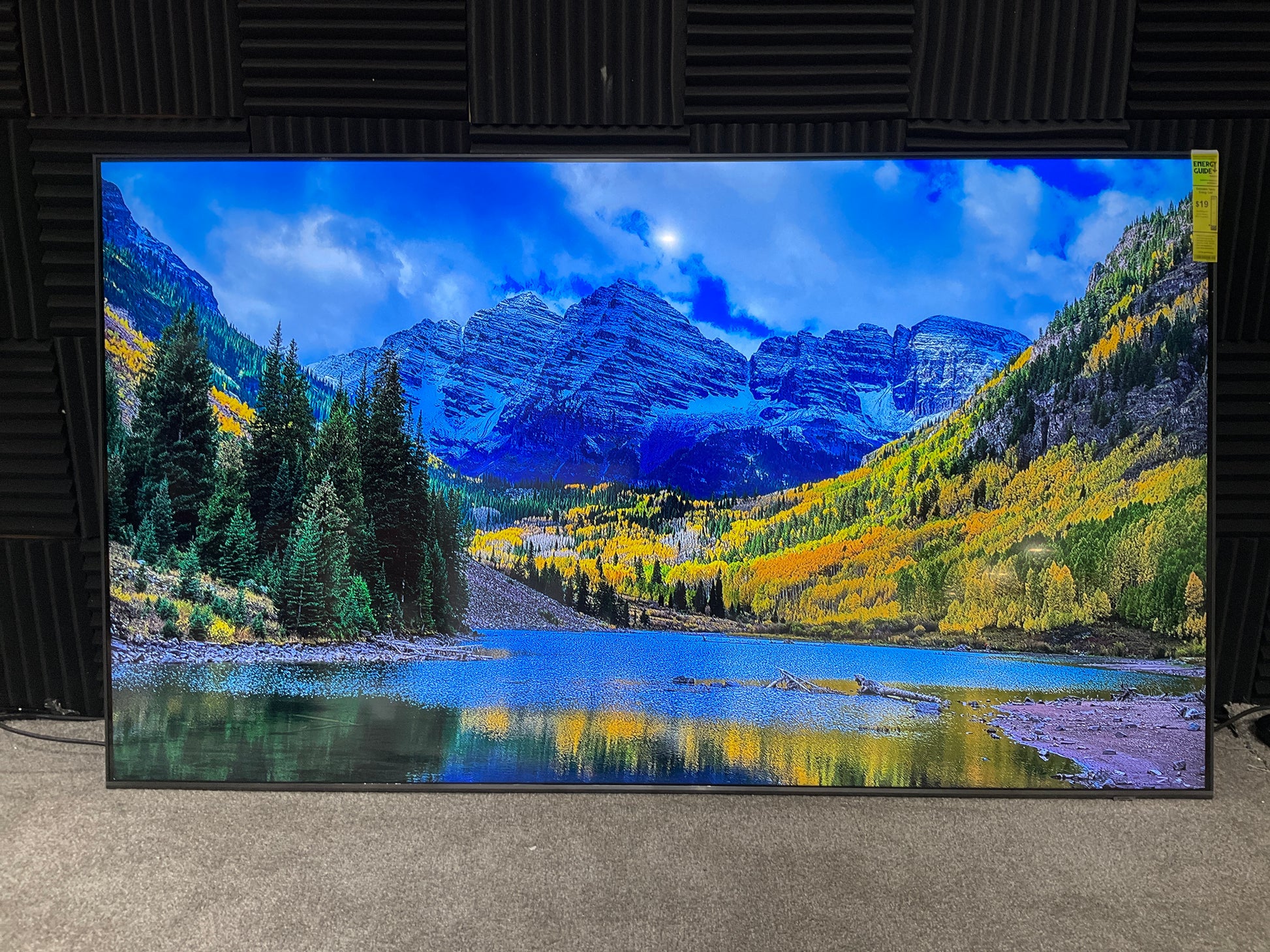 Samsung-Q60B-70--QLED-Smart-TV--4K-