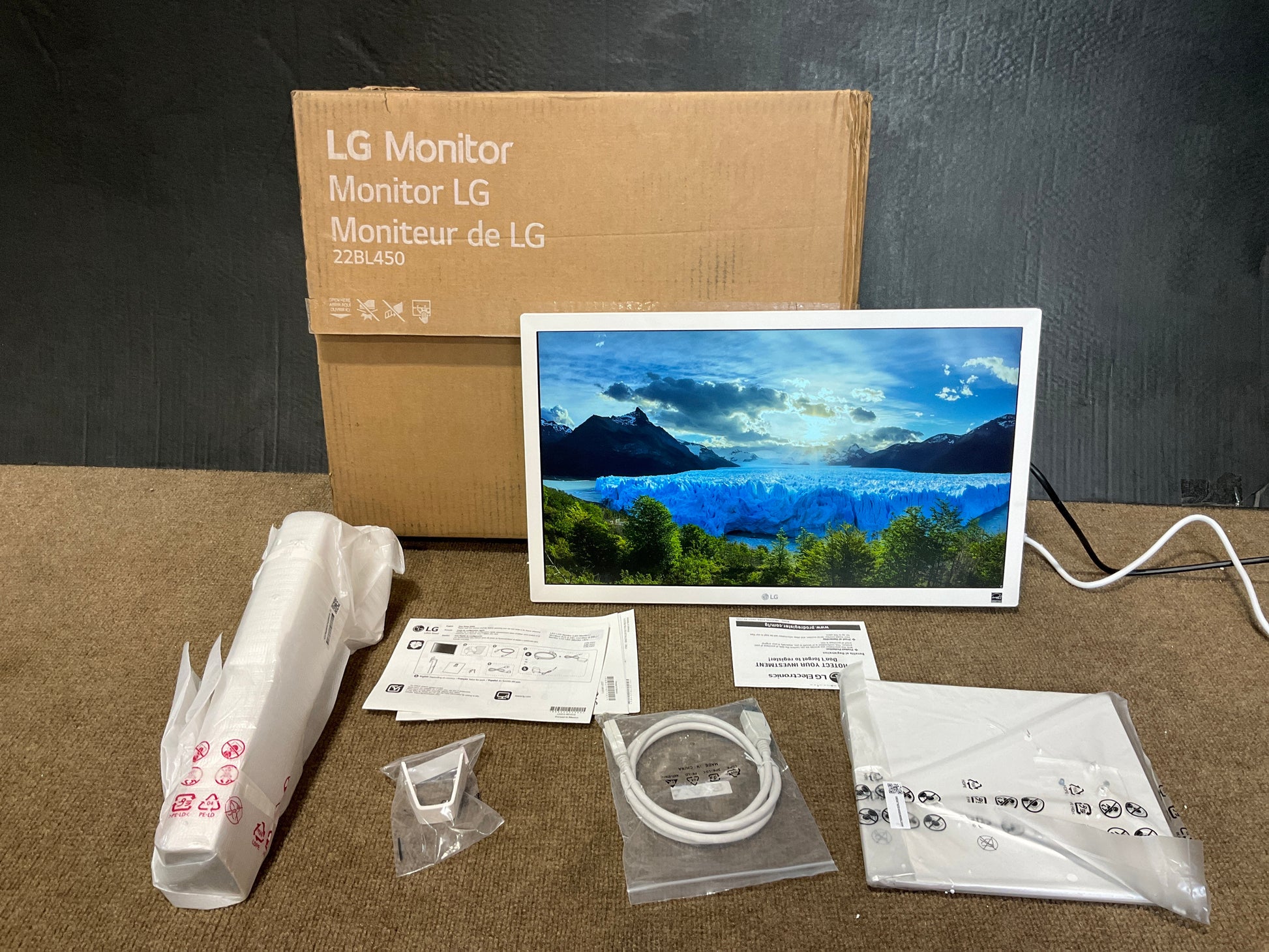 LG-22--LED-LCD-Monitor--1080p---white-