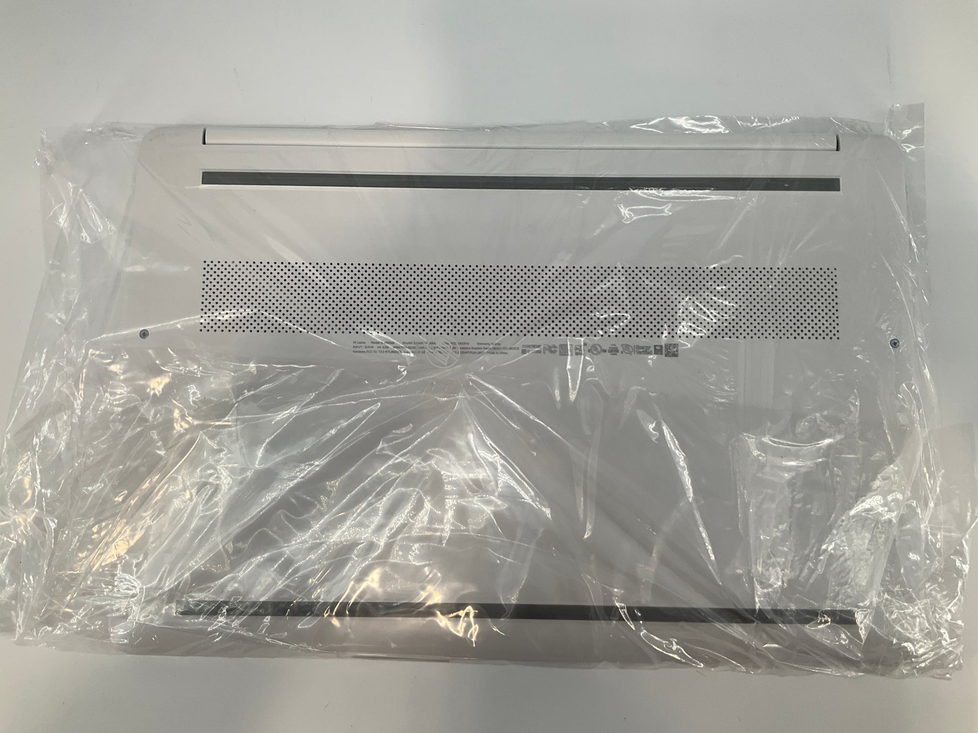 HP-Laptop-15-ef1001ds-3150U-8GB-256GB-BT5-WiFi6-15-6T-W10H--white-