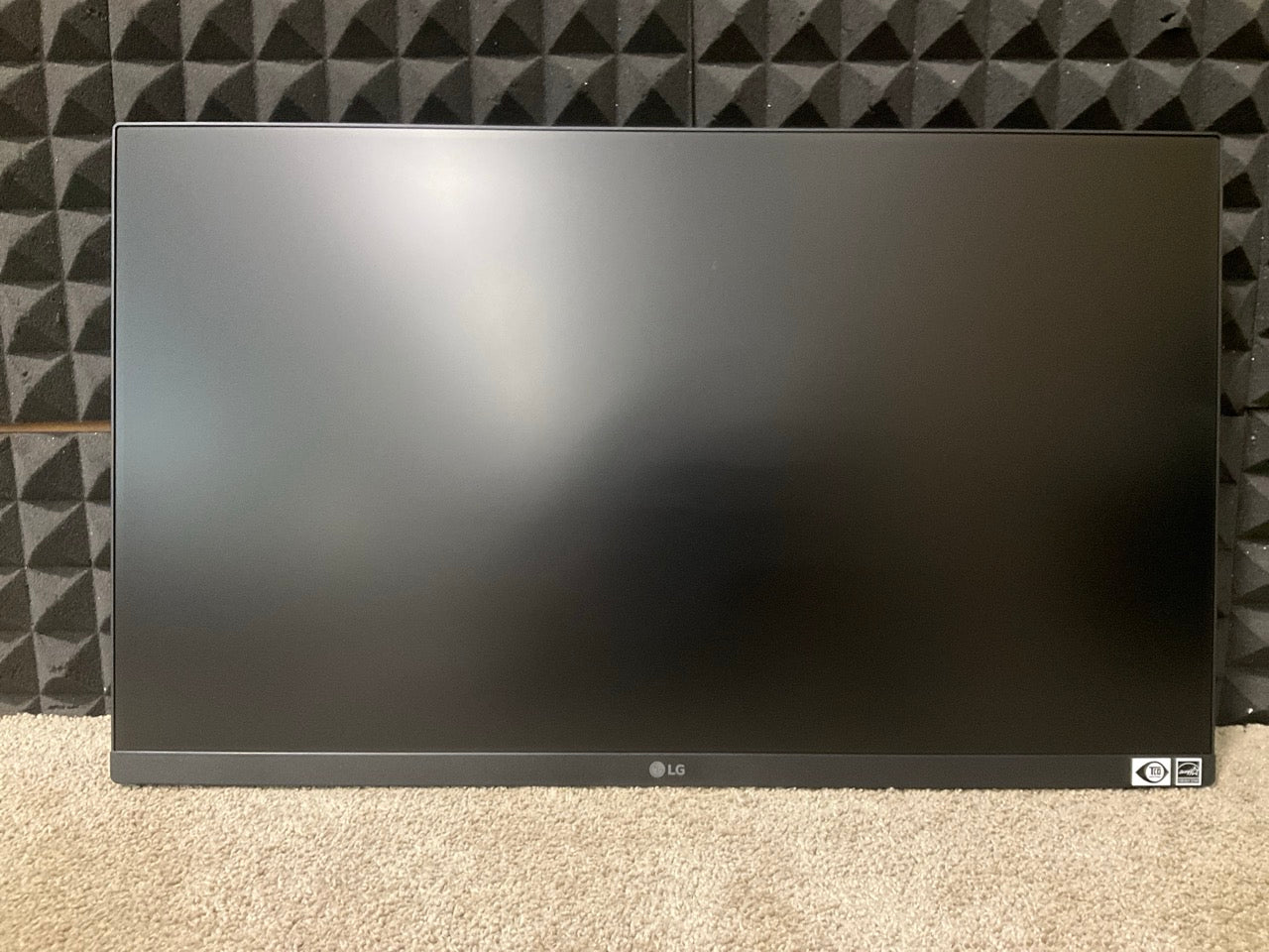 LG-24--LED-LCD-Monitor--1080p-