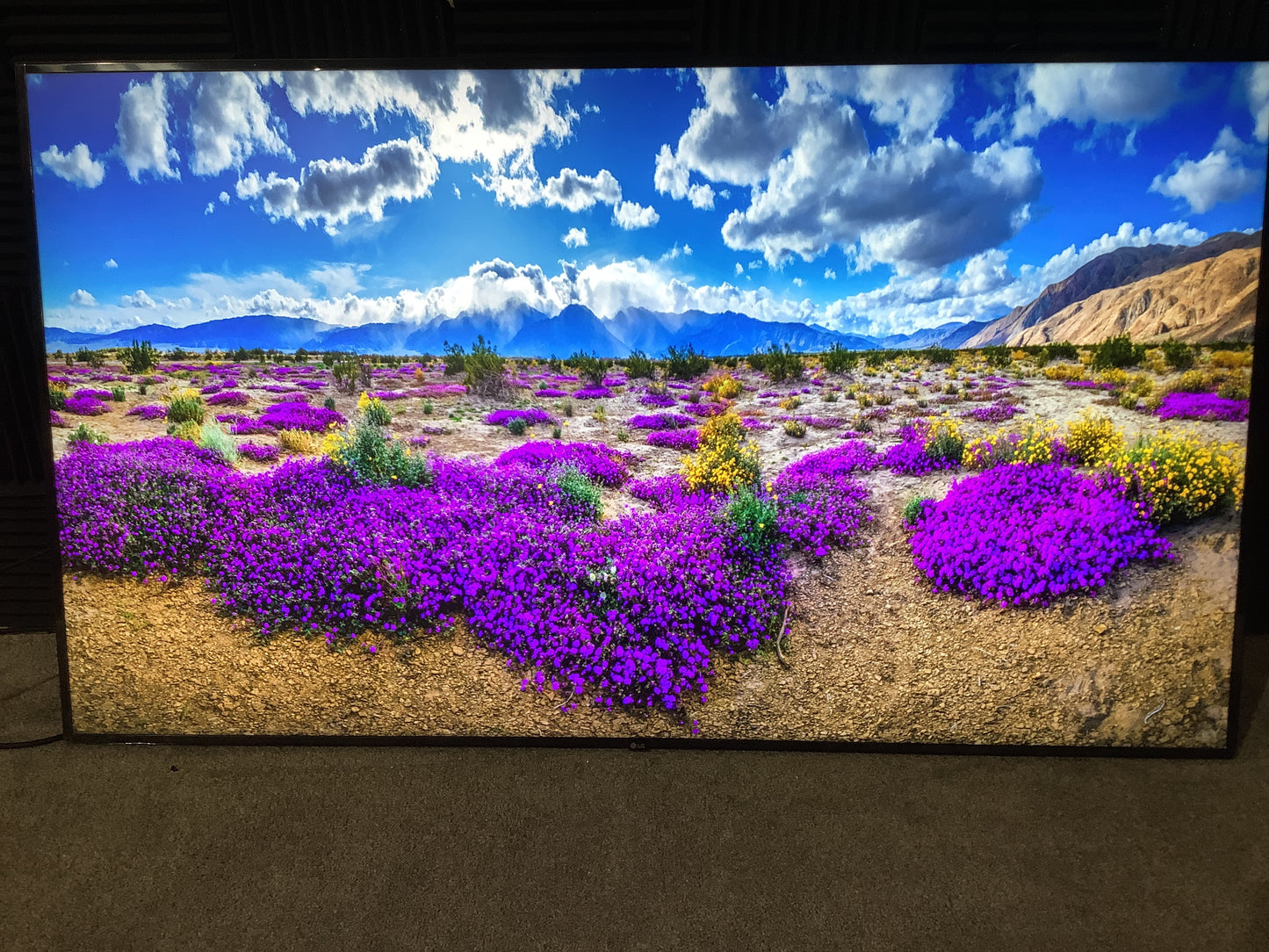 LG-75--Commercial-Signage-Display--4K-