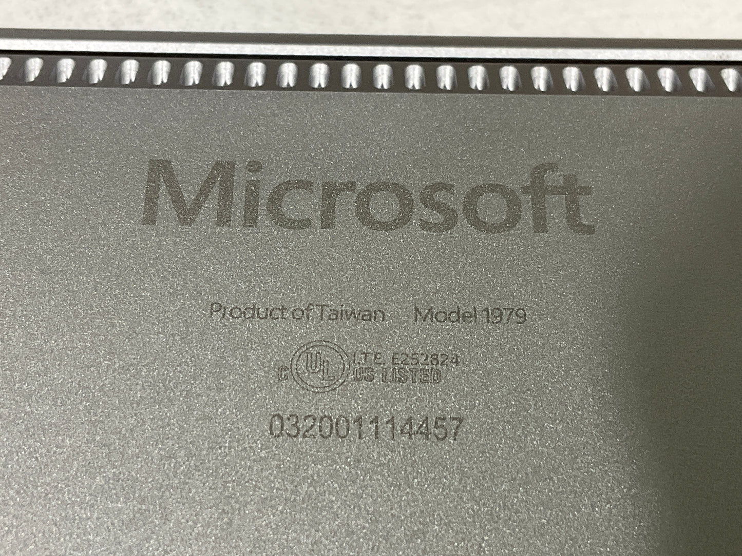 Microsoft-Surface-Laptop-4-i7-1185G7-8GB-256GB-BT5-WiFi6-13-5T-W10P--platinum-