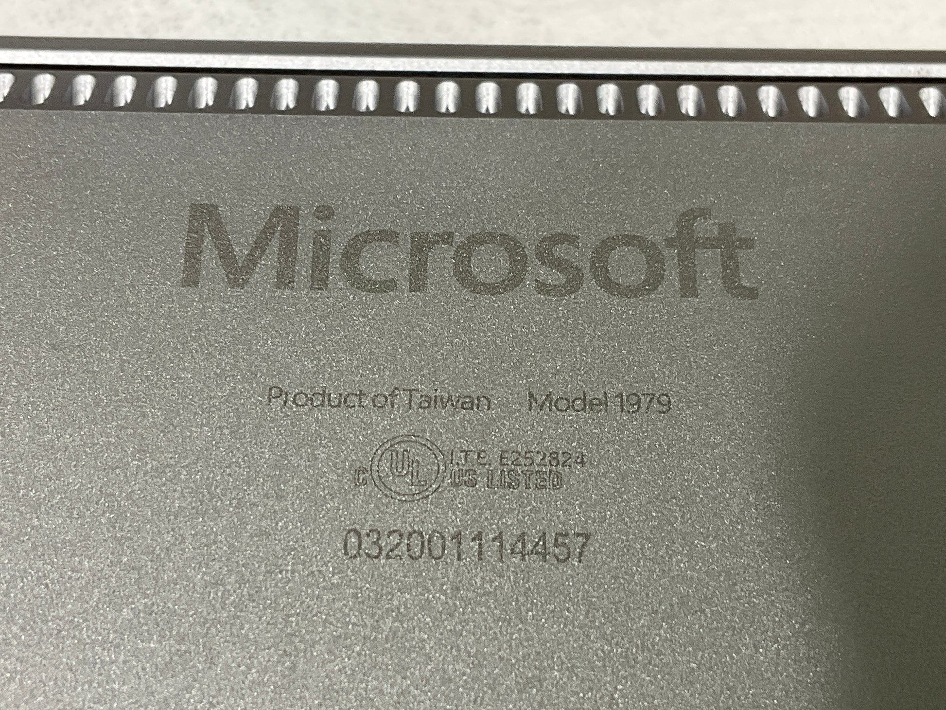 Microsoft-Surface-Laptop-4-i7-1185G7-8GB-256GB-BT5-WiFi6-13-5T-W10P--platinum-