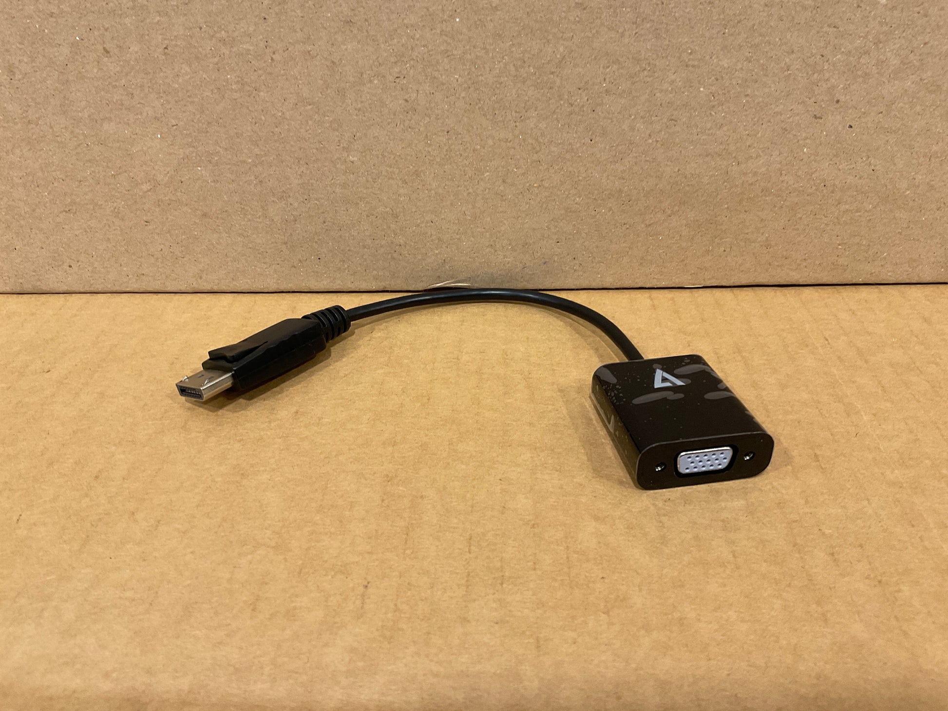 V7-DisplayPort-to-VGA-Adapter