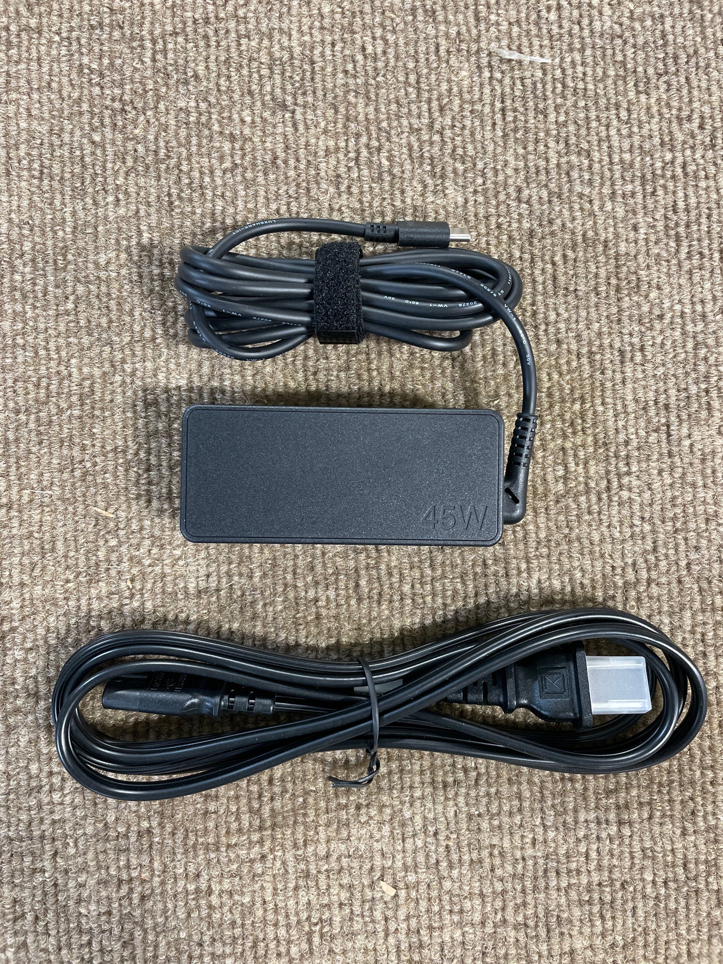 Lenovo-ThinkPad-USB-C-AC-Adapter--45-watt-